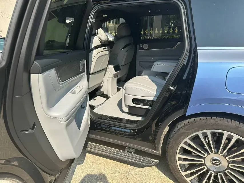 2025 AITO AITO M9 REEV 160HP REEV 52KWH,autocango,china used car exporter,china ev exporter,chinese used car exporter,chinese used ev exporter