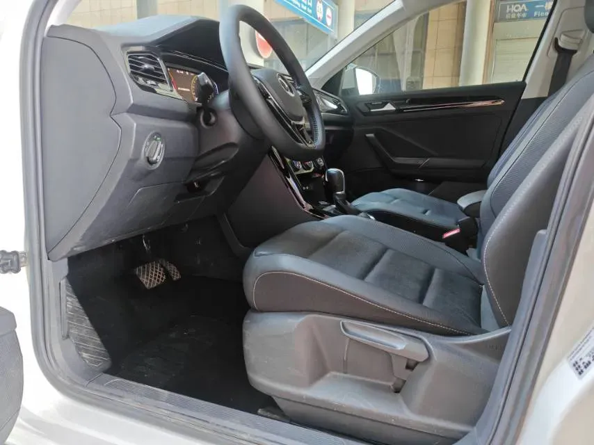 2022 Volkswagen T-Roc 1.4T 150HP L4 7DCT,autocango,china used car exporter,china ev exporter,chinese used car exporter,chinese used ev exporter