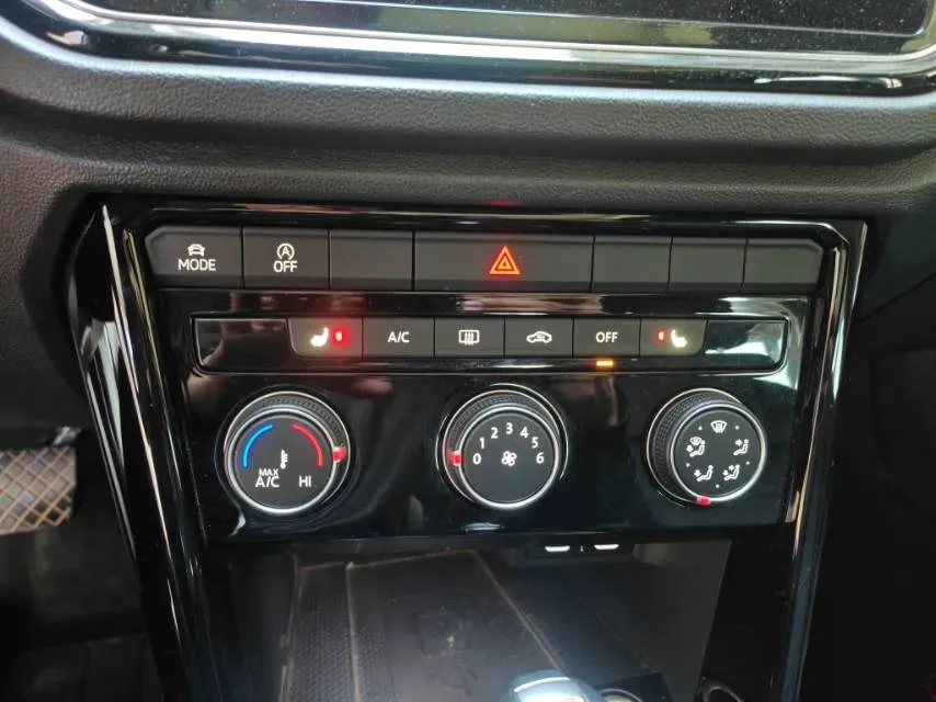 2022 Volkswagen T-Roc 1.4T 150HP L4 7DCT,autocango,china used car exporter,china ev exporter,chinese used car exporter,chinese used ev exporter