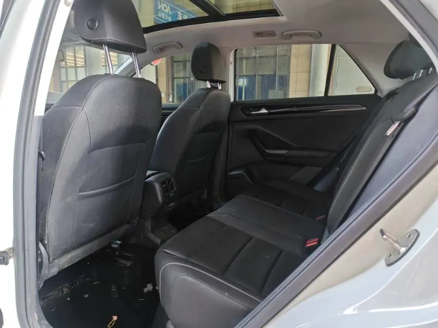 2022 Volkswagen T-Roc 1.4T 150HP L4 7DCT,autocango,china used car exporter,china ev exporter,chinese used car exporter,chinese used ev exporter