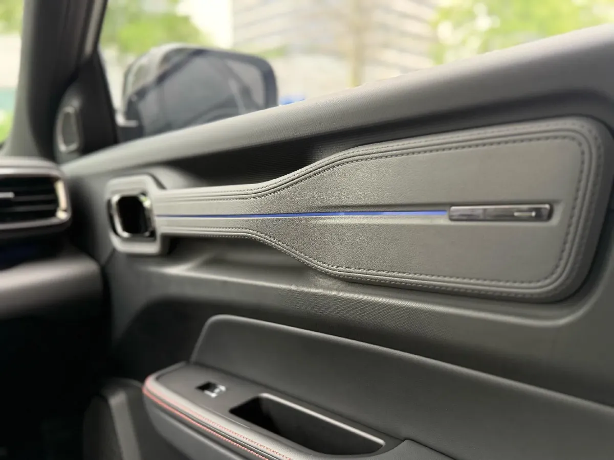 2025 Geely Cowboy 1.5T 181HP L4 7DCT,autocango,china used car exporter,china ev exporter,chinese used car exporter,chinese used ev exporter