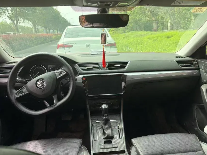 2019 Skoda Superb 1.4T 150HP L4 7DCT,autocango,china used car exporter,china ev exporter,chinese used car exporter,chinese used ev exporter