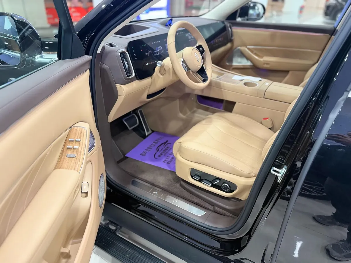 2025 AITO AITO M8 REEV 160HP REEV 53.4KWH,autocango,china used car exporter,china ev exporter,chinese used car exporter,chinese used ev exporter