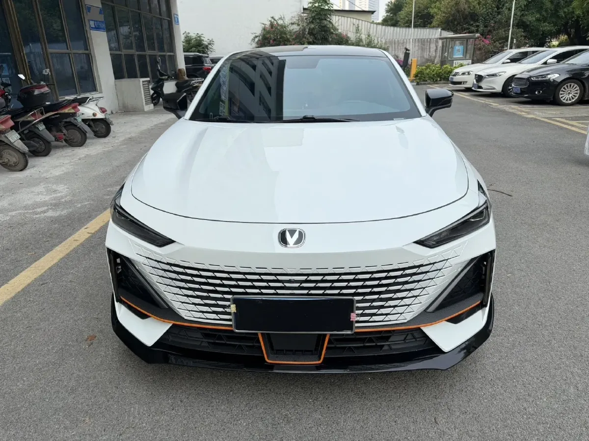 2022 ChangAn UNI-V 1.5T 188HP L4 7DCT,autocango,china used car exporter,china ev exporter,chinese used car exporter,chinese used ev exporter