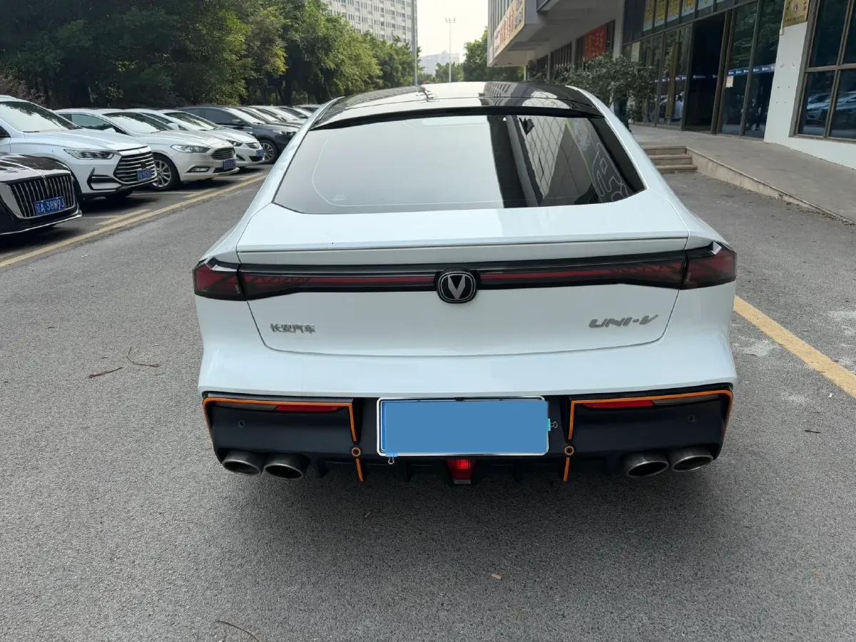 2022 ChangAn UNI-V 1.5T 188HP L4 7DCT,autocango,china used car exporter,china ev exporter,chinese used car exporter,chinese used ev exporter