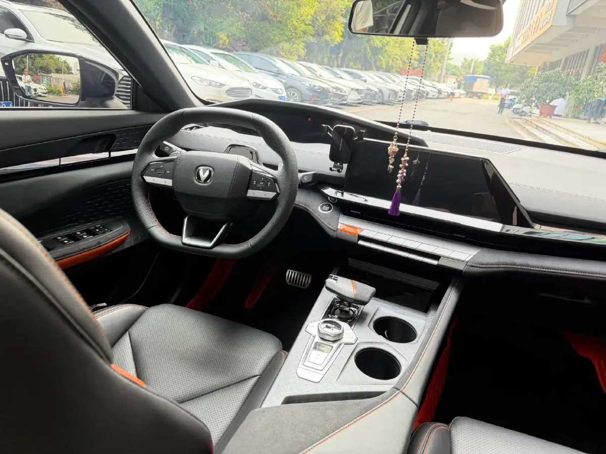 2022 ChangAn UNI-V 1.5T 188HP L4 7DCT,autocango,china used car exporter,china ev exporter,chinese used car exporter,chinese used ev exporter