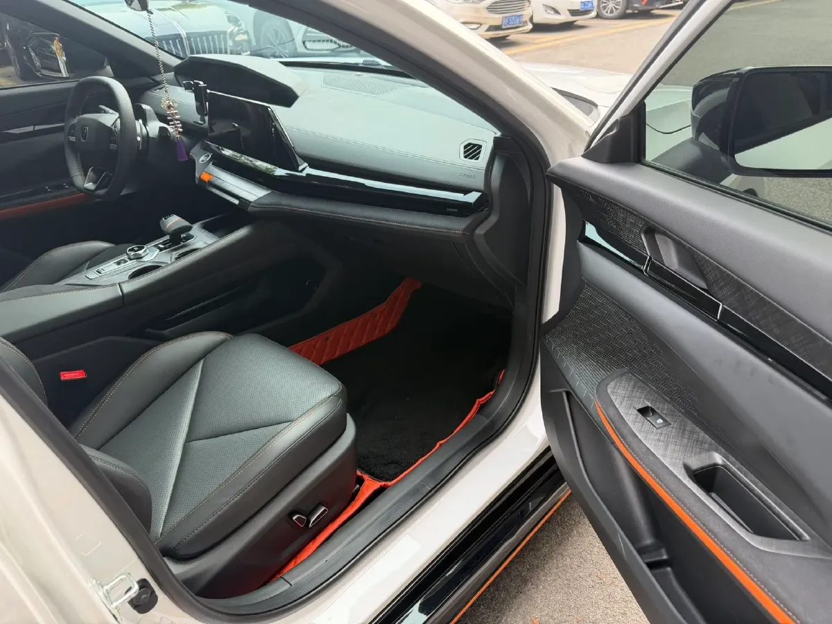 2022 ChangAn UNI-V 1.5T 188HP L4 7DCT,autocango,china used car exporter,china ev exporter,chinese used car exporter,chinese used ev exporter