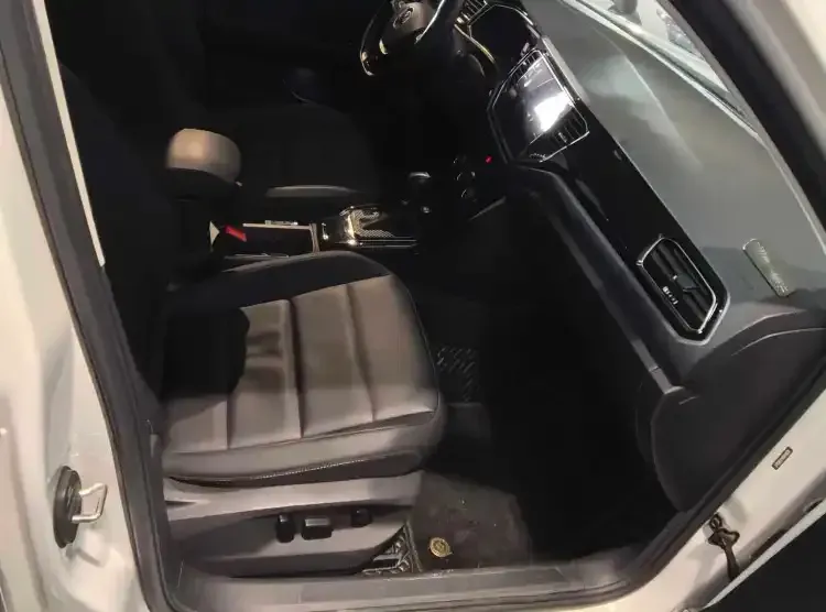 2022 Volkswagen T-Roc 1.4T 150HP L4 7DCT,autocango,china used car exporter,china ev exporter,chinese used car exporter,chinese used ev exporter