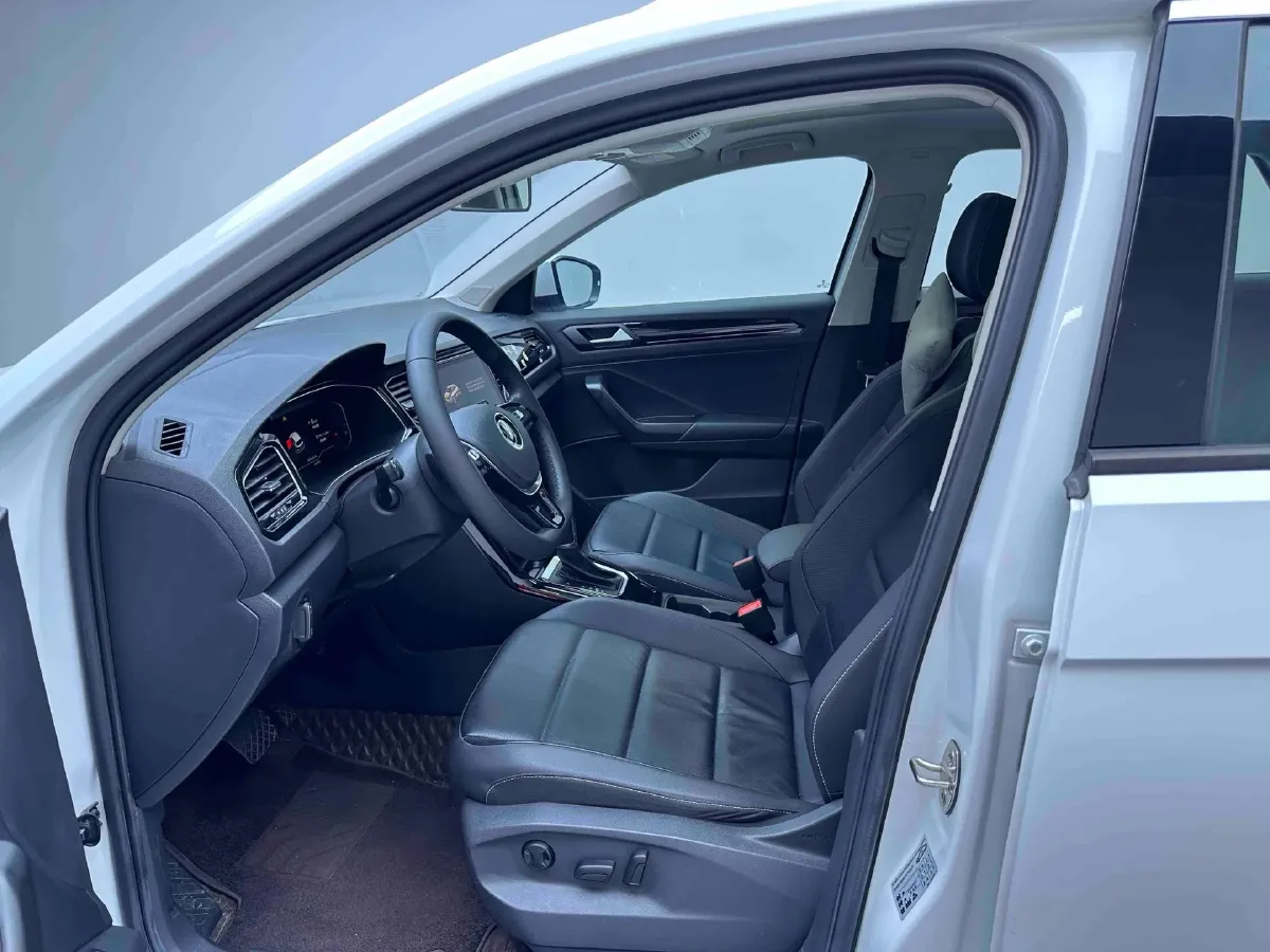 2021 Volkswagen T-Roc 1.4T 150HP L4 7DCT,autocango,china used car exporter,china ev exporter,chinese used car exporter,chinese used ev exporter