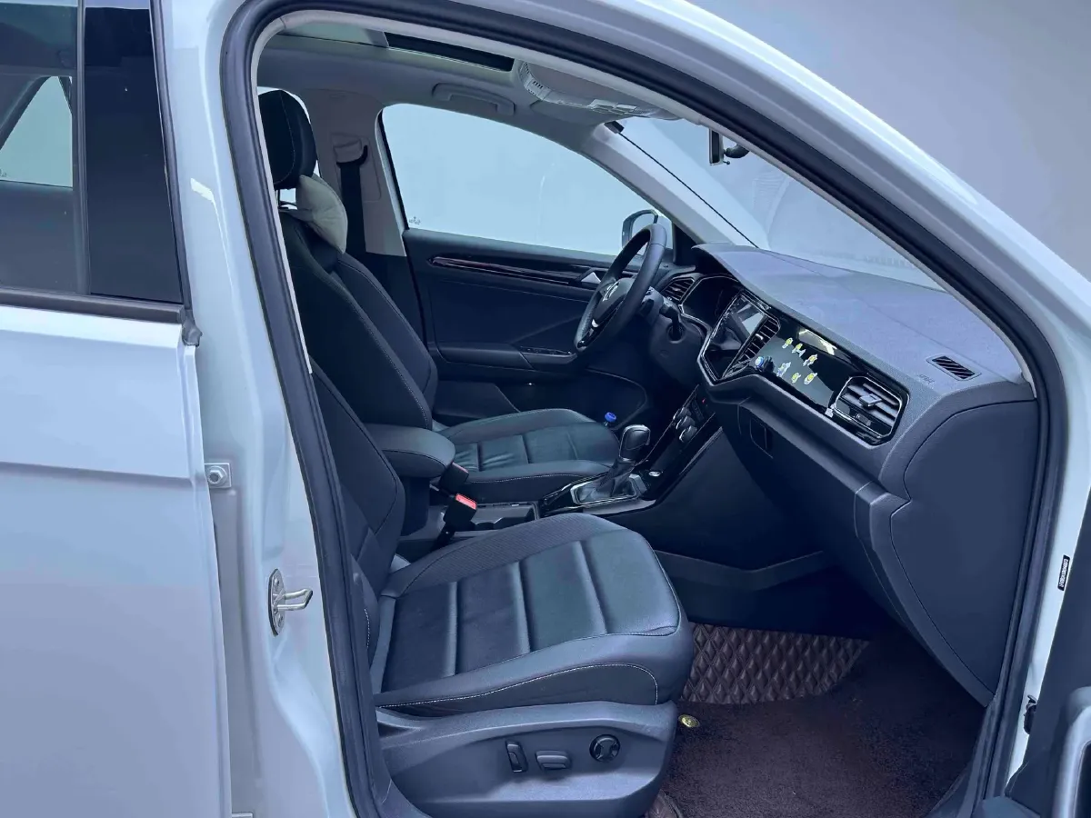 2021 Volkswagen T-Roc 1.4T 150HP L4 7DCT,autocango,china used car exporter,china ev exporter,chinese used car exporter,chinese used ev exporter