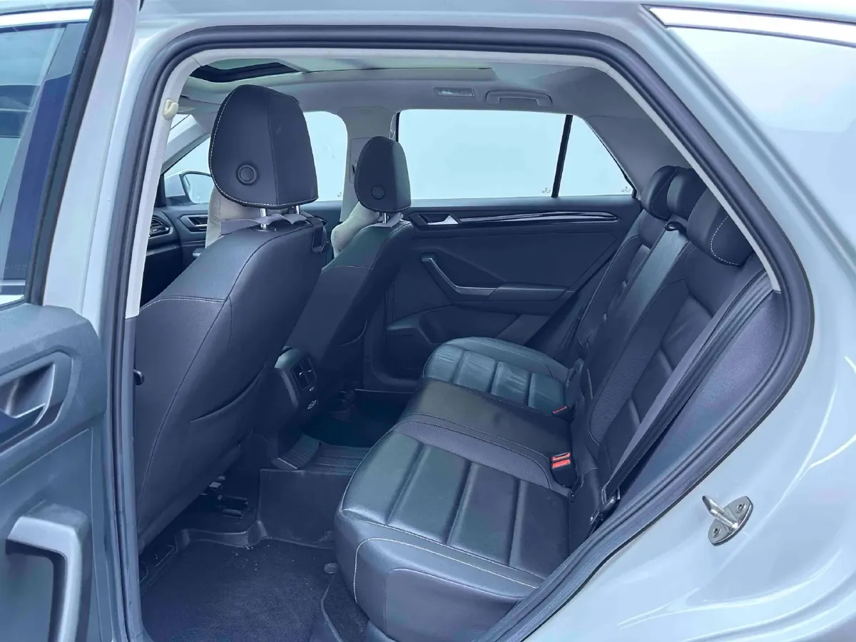 2021 Volkswagen T-Roc 1.4T 150HP L4 7DCT,autocango,china used car exporter,china ev exporter,chinese used car exporter,chinese used ev exporter