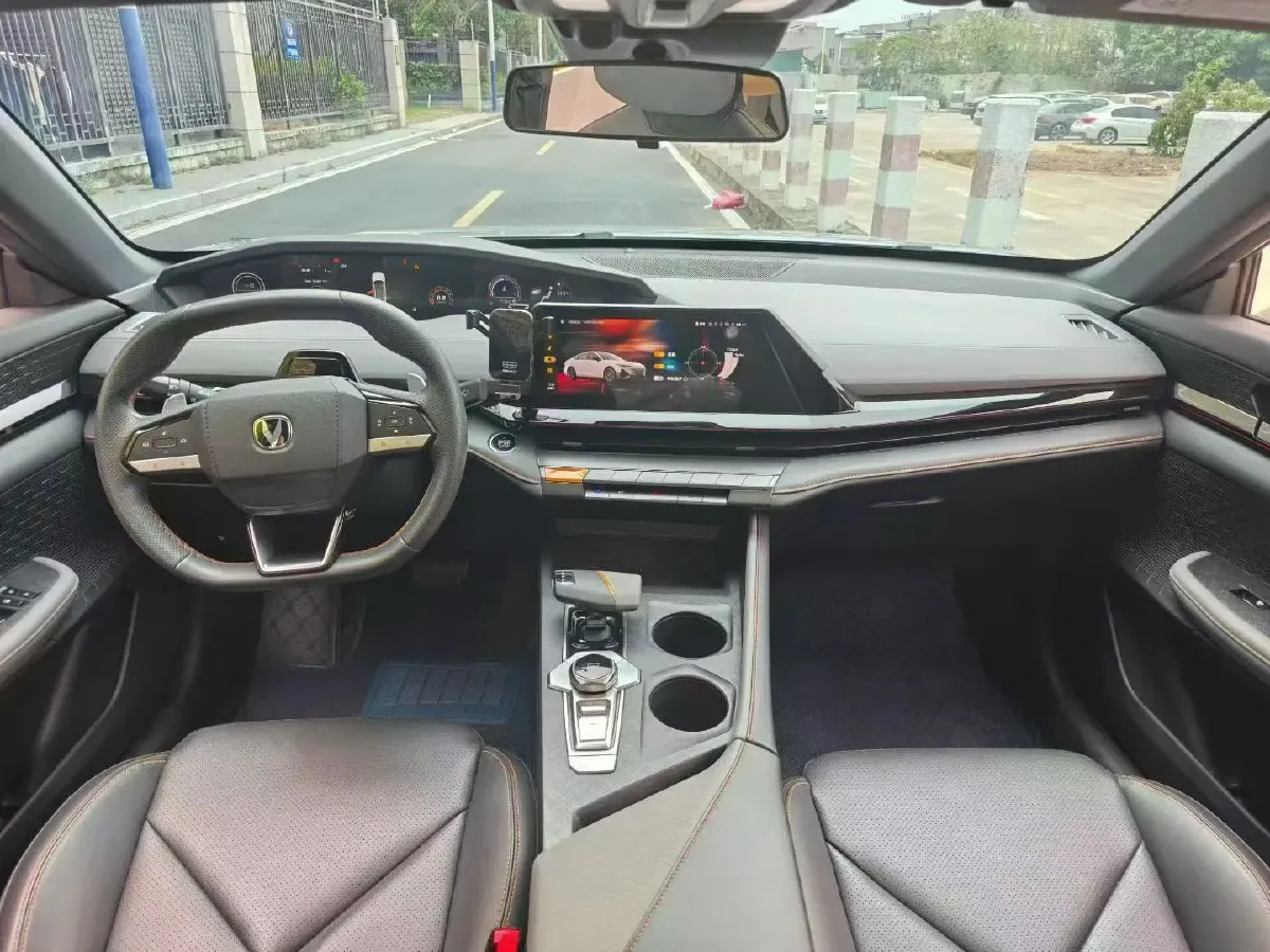 2022 ChangAn UNI-V 1.5T 188HP L4 7DCT,autocango,china used car exporter,china ev exporter,chinese used car exporter,chinese used ev exporter