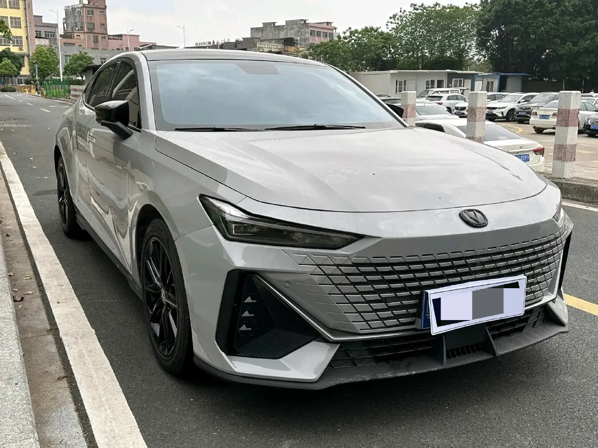 2022 ChangAn UNI-V 1.5T 188HP L4 7DCT,autocango,china used car exporter,china ev exporter,chinese used car exporter,chinese used ev exporter