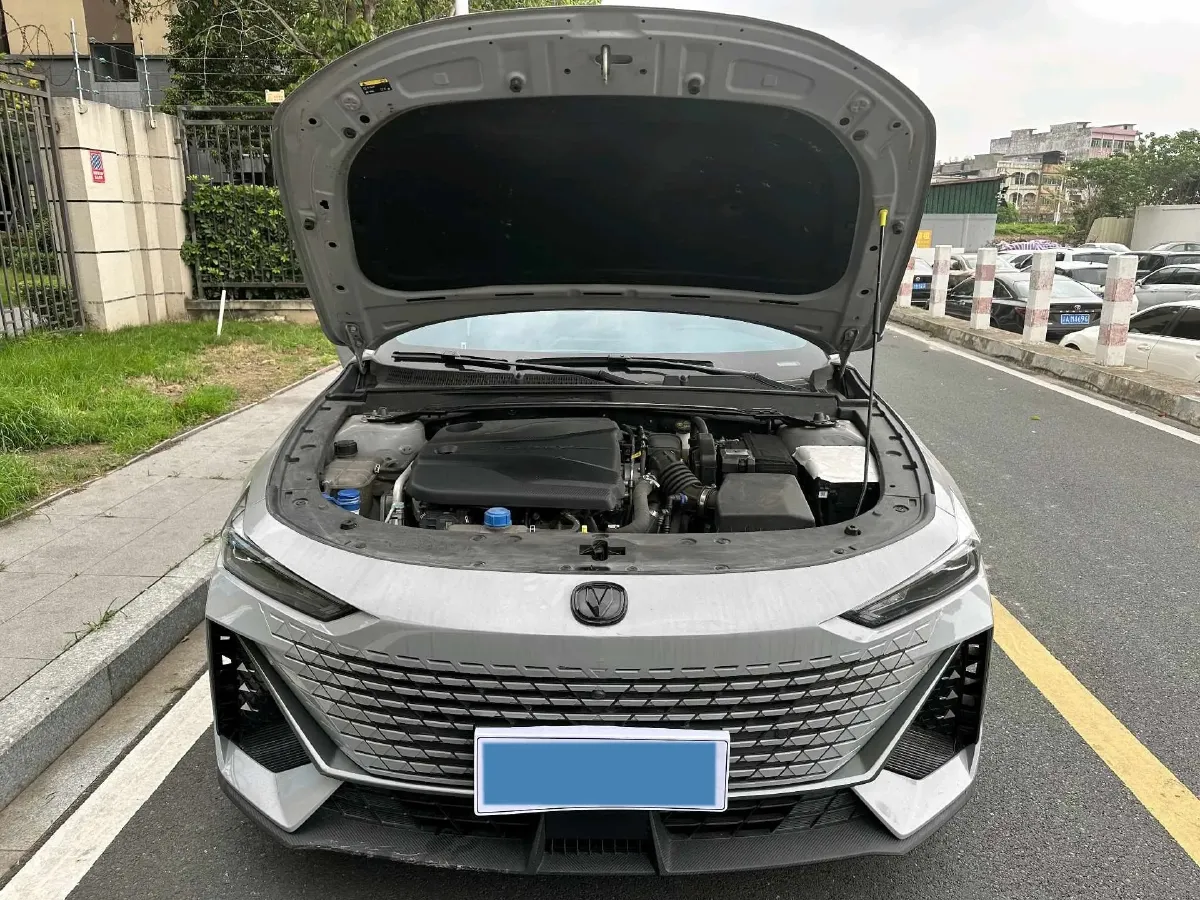 2022 ChangAn UNI-V 1.5T 188HP L4 7DCT,autocango,china used car exporter,china ev exporter,chinese used car exporter,chinese used ev exporter