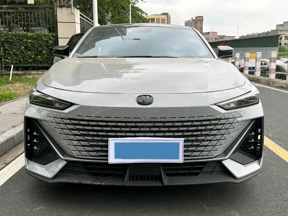 2022 ChangAn UNI-V 1.5T 188HP L4 7DCT,autocango,china used car exporter,china ev exporter,chinese used car exporter,chinese used ev exporter