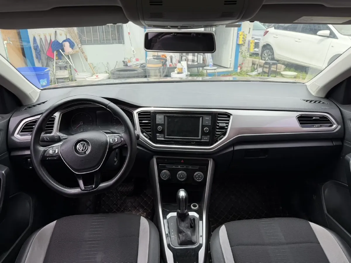 2019 Volkswagen T-Roc 1.4T 131HP L4 7DCT,autocango,china used car exporter,china ev exporter,chinese used car exporter,chinese used ev exporter