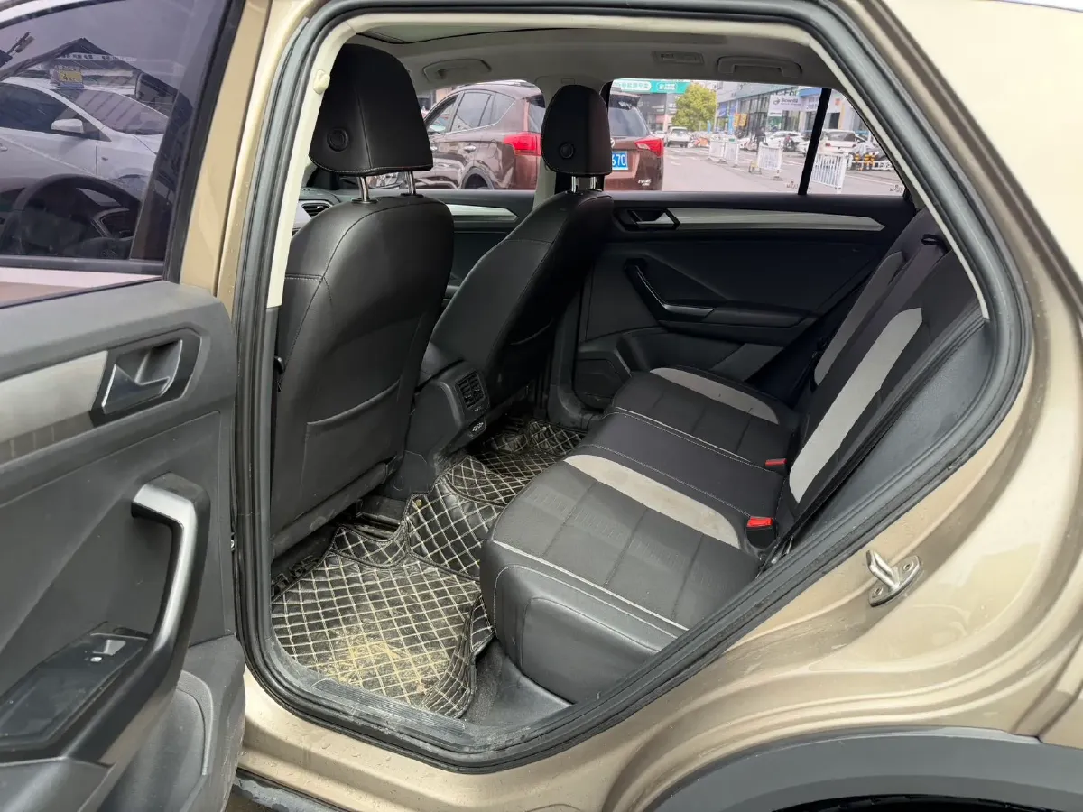 2019 Volkswagen T-Roc 1.4T 131HP L4 7DCT,autocango,china used car exporter,china ev exporter,chinese used car exporter,chinese used ev exporter