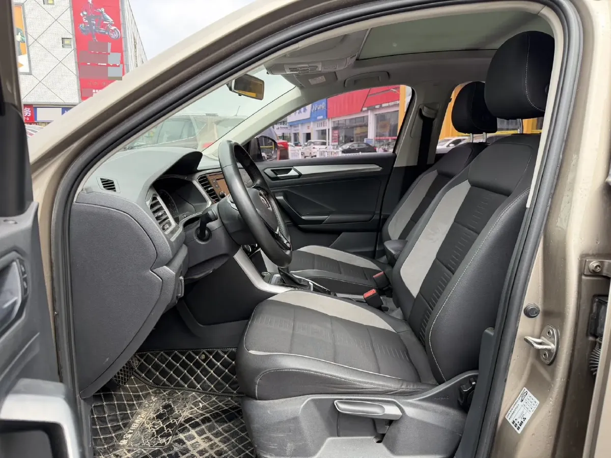 2019 Volkswagen T-Roc 1.4T 131HP L4 7DCT,autocango,china used car exporter,china ev exporter,chinese used car exporter,chinese used ev exporter