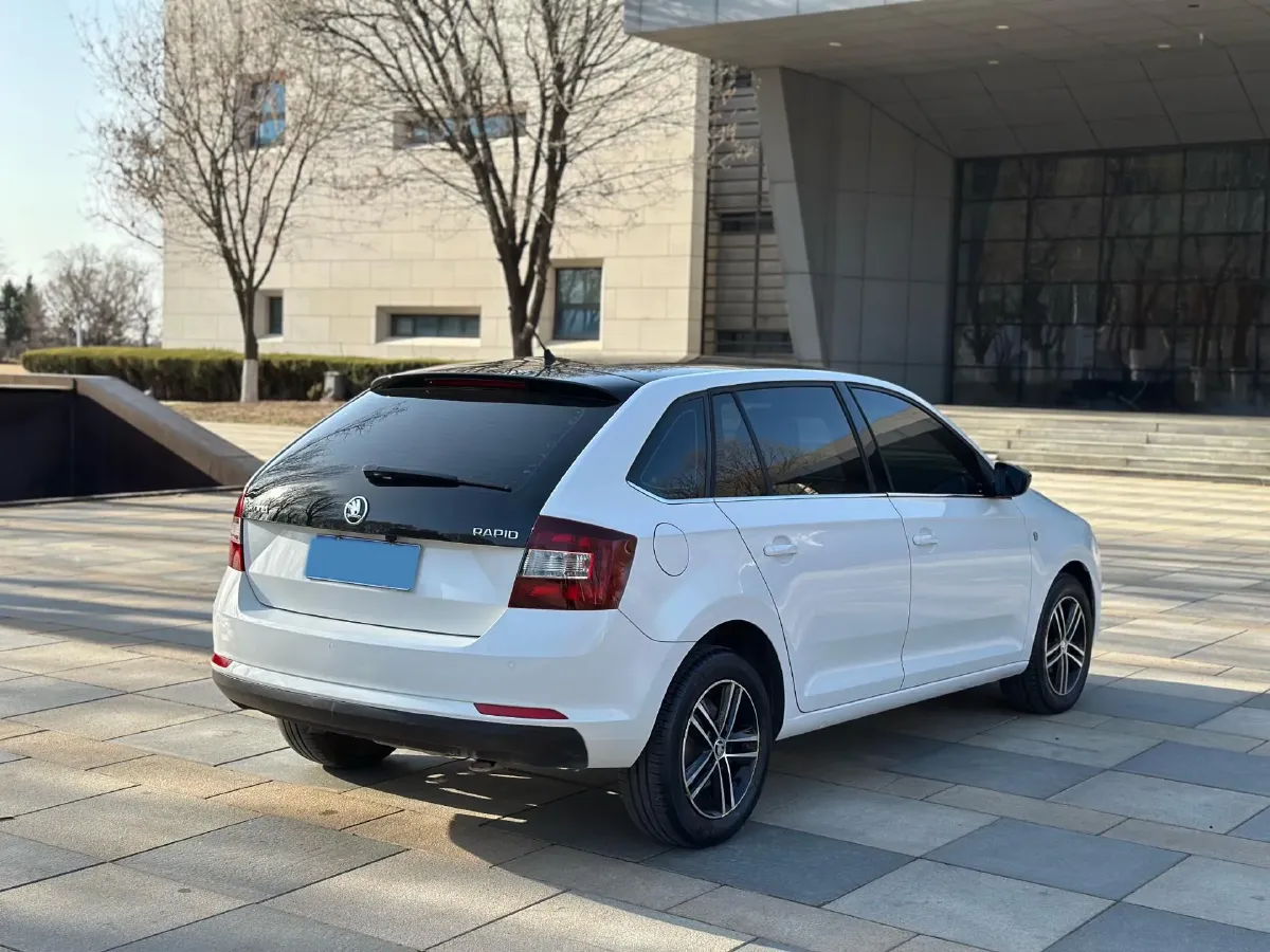 2016 Skoda Rapid Spaceback 1.6L 110HP L4 6AT,autocango,china used car exporter,china ev exporter,chinese used car exporter,chinese used ev exporter