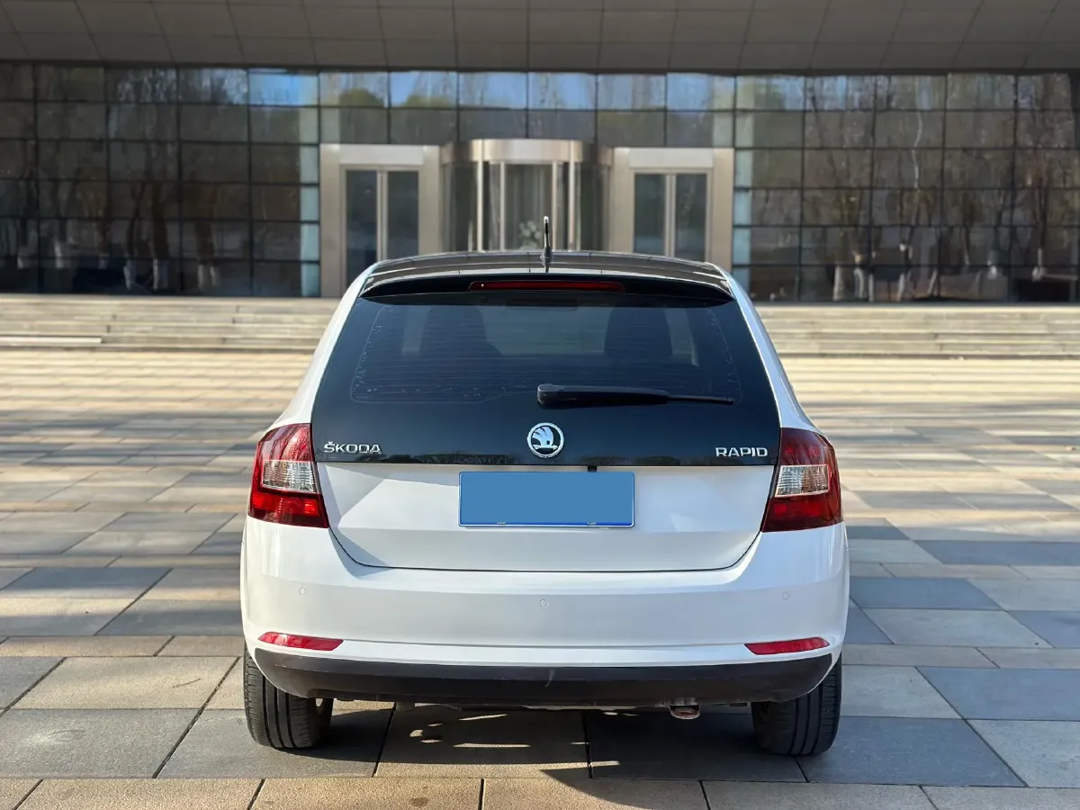 2016 Skoda Rapid Spaceback 1.6L 110HP L4 6AT,autocango,china used car exporter,china ev exporter,chinese used car exporter,chinese used ev exporter