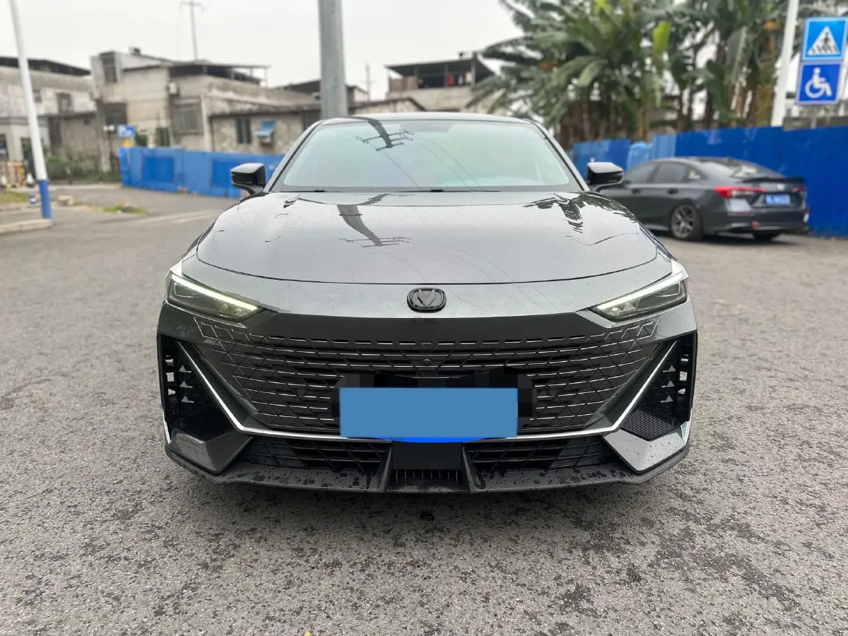 2022 ChangAn UNI-V 1.5T 188HP L4 7DCT,autocango,china used car exporter,china ev exporter,chinese used car exporter,chinese used ev exporter