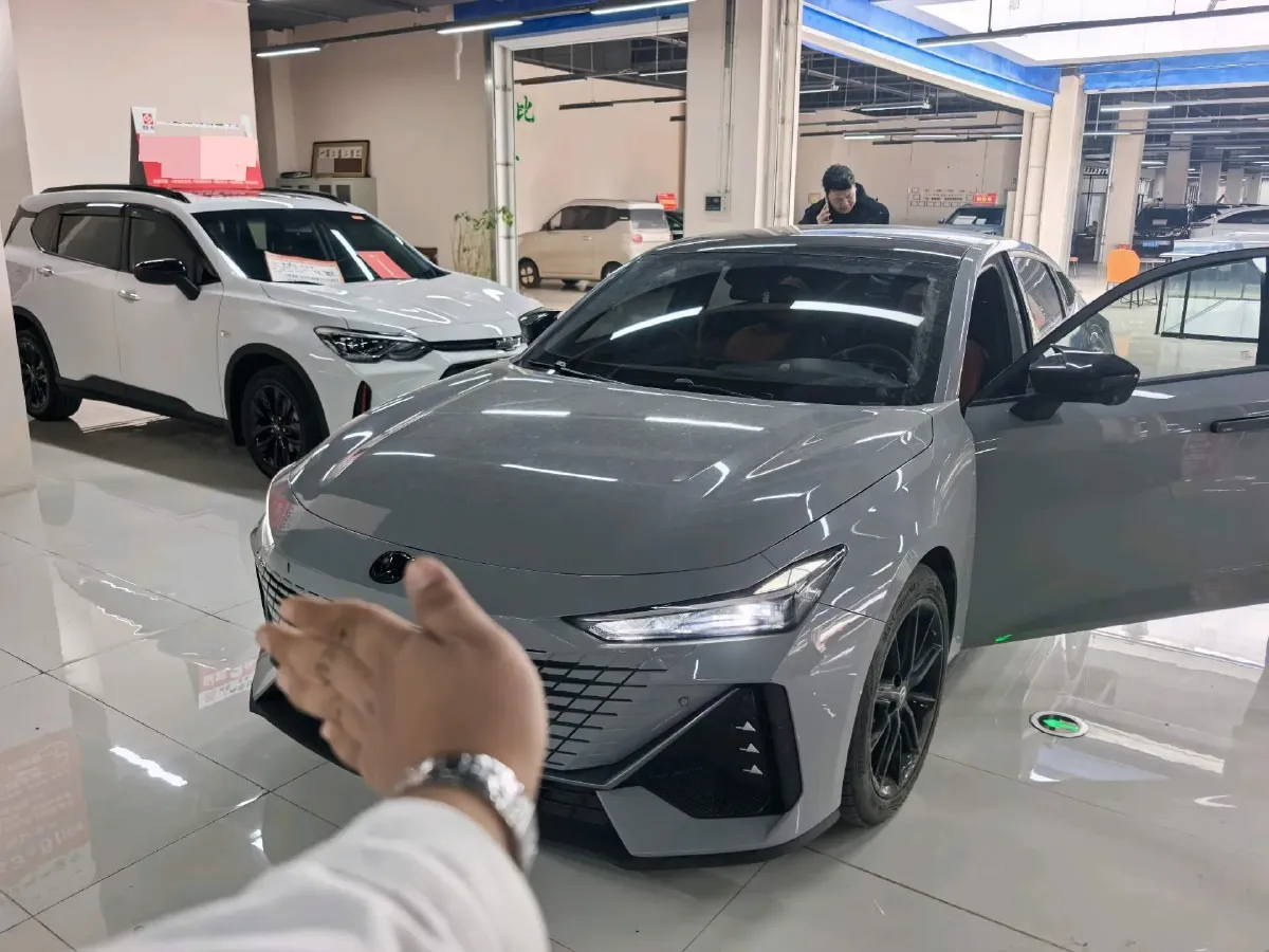 2022 ChangAn UNI-V 1.5T 188HP L4 7DCT,autocango,china used car exporter,china ev exporter,chinese used car exporter,chinese used ev exporter