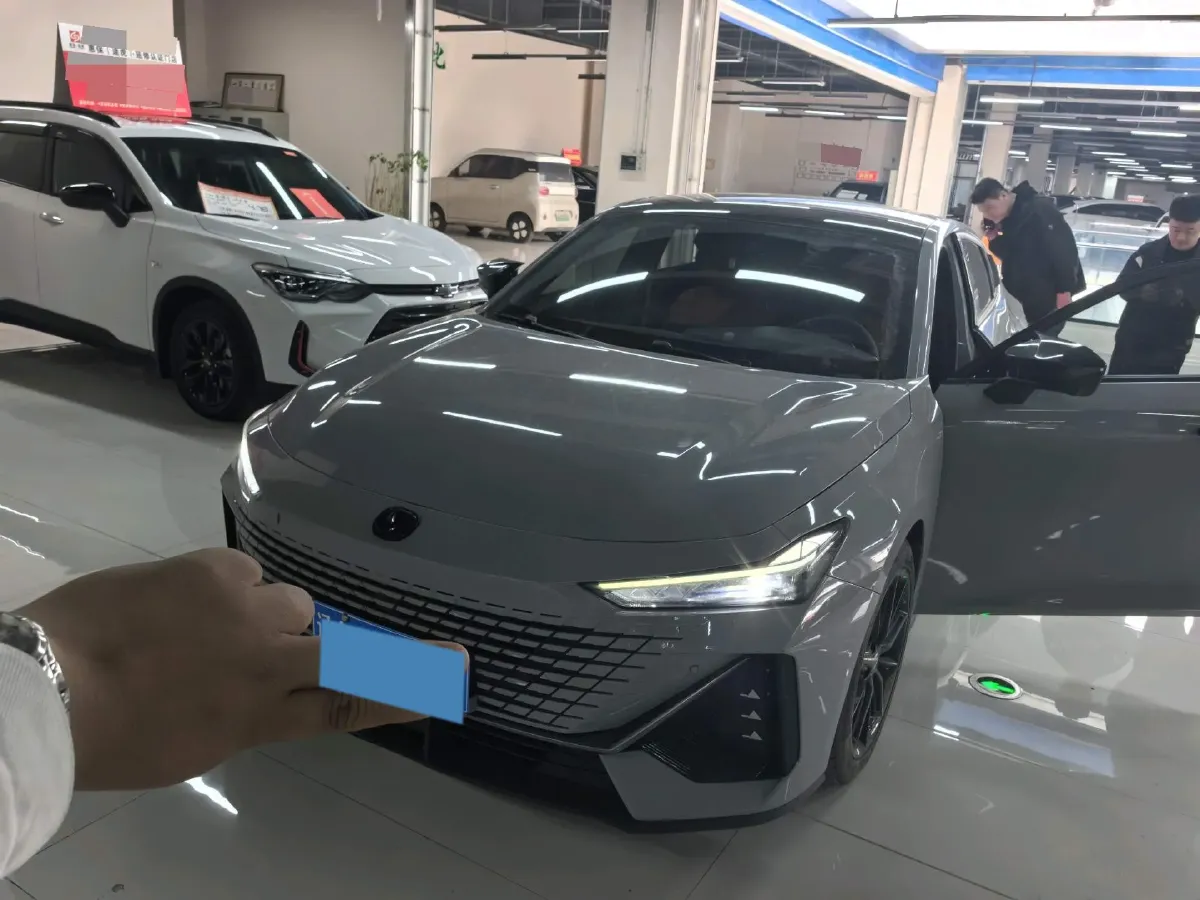 2022 ChangAn UNI-V 1.5T 188HP L4 7DCT,autocango,china used car exporter,china ev exporter,chinese used car exporter,chinese used ev exporter