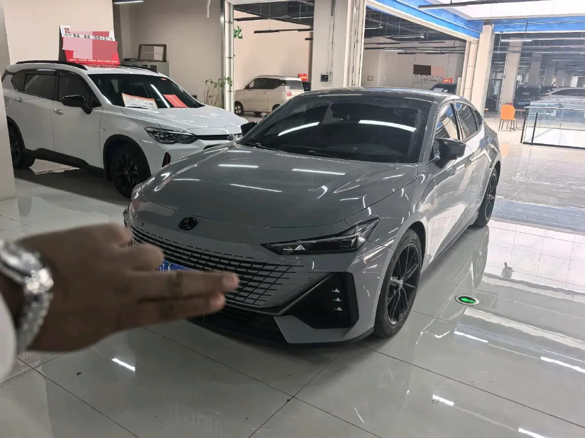 2022 ChangAn UNI-V 1.5T 188HP L4 7DCT,autocango,china used car exporter,china ev exporter,chinese used car exporter,chinese used ev exporter