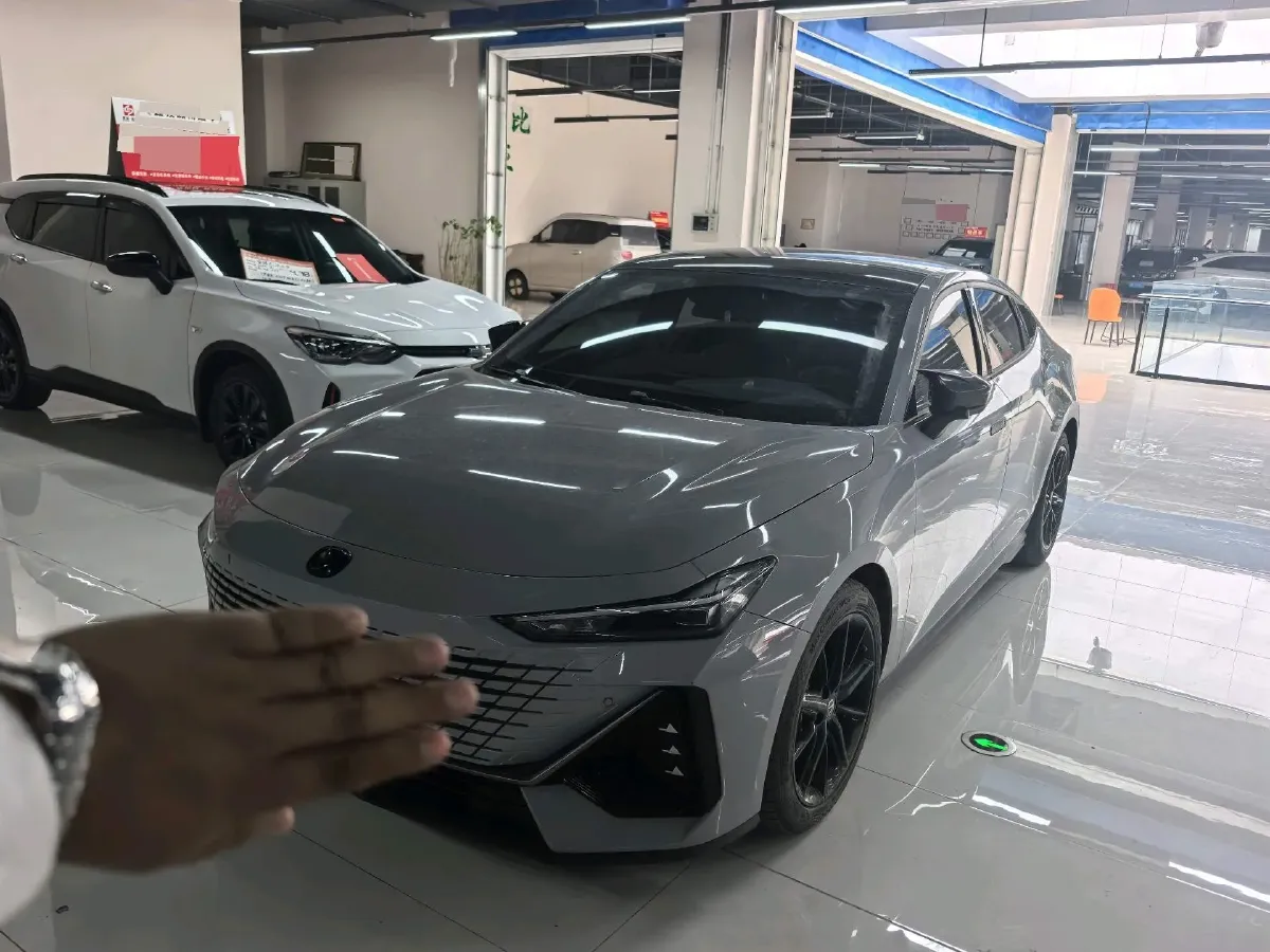 2022 ChangAn UNI-V 1.5T 188HP L4 7DCT,autocango,china used car exporter,china ev exporter,chinese used car exporter,chinese used ev exporter