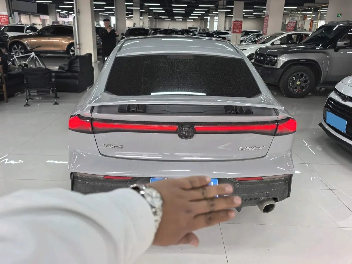 2022 ChangAn UNI-V 1.5T 188HP L4 7DCT,autocango,china used car exporter,china ev exporter,chinese used car exporter,chinese used ev exporter