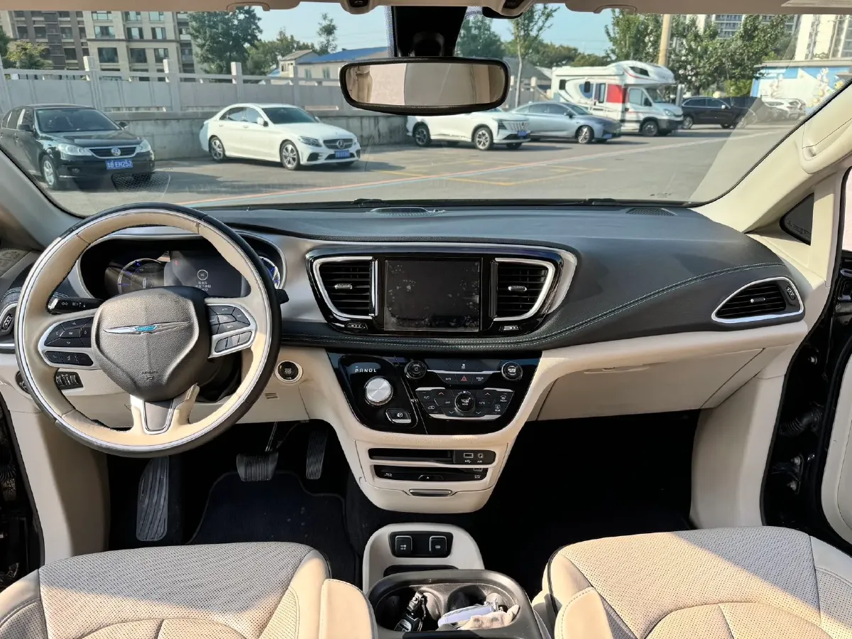 2018 Chrysler Pacifica 3.6L 245HP V6 E-CVT PHEV 16KWH,autocango,china used car exporter,china ev exporter,chinese used car exporter,chinese used ev exporter