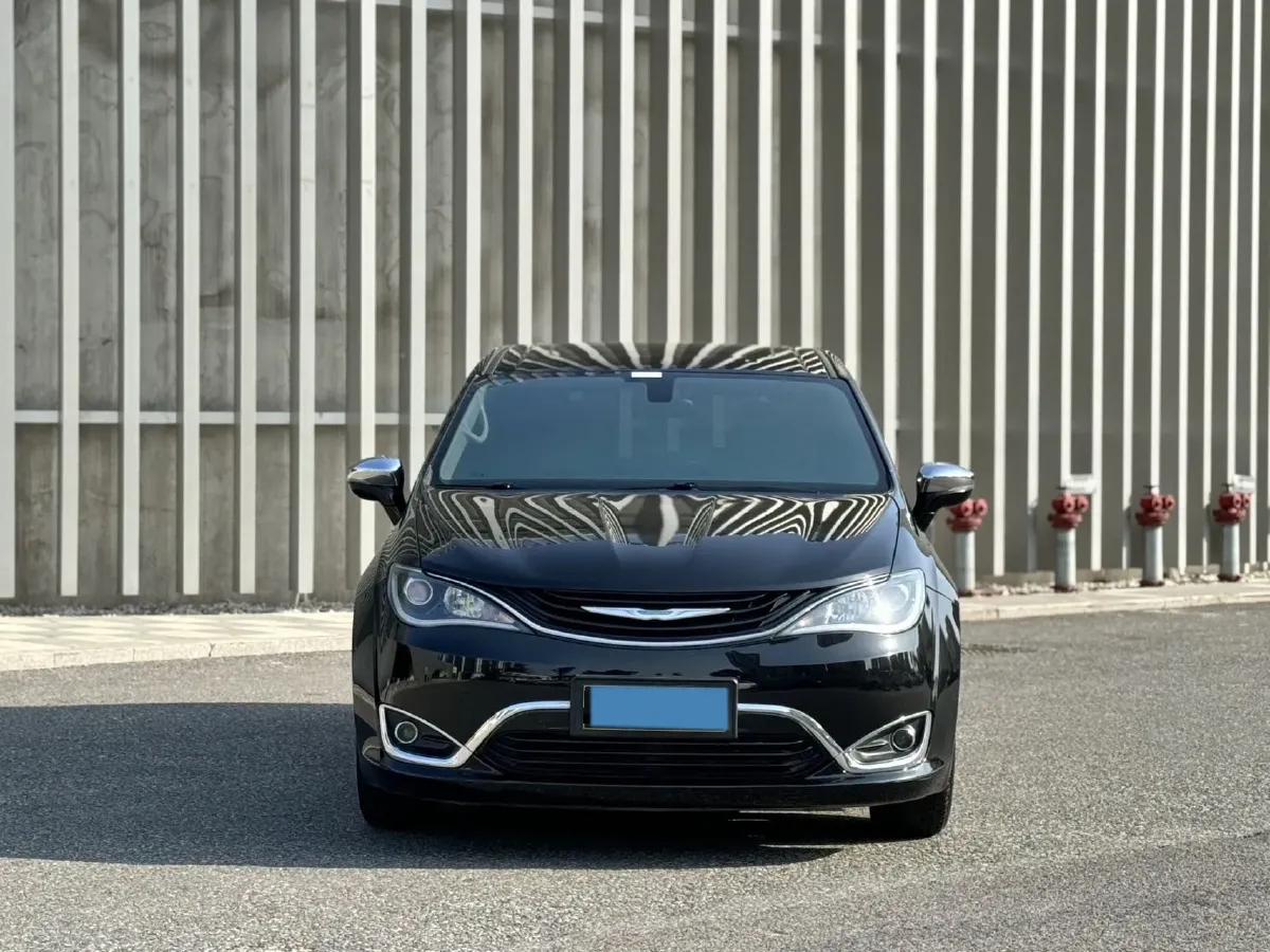 2018 Chrysler Pacifica 3.6L 245HP V6 E-CVT PHEV 16KWH,autocango,china used car exporter,china ev exporter,chinese used car exporter,chinese used ev exporter