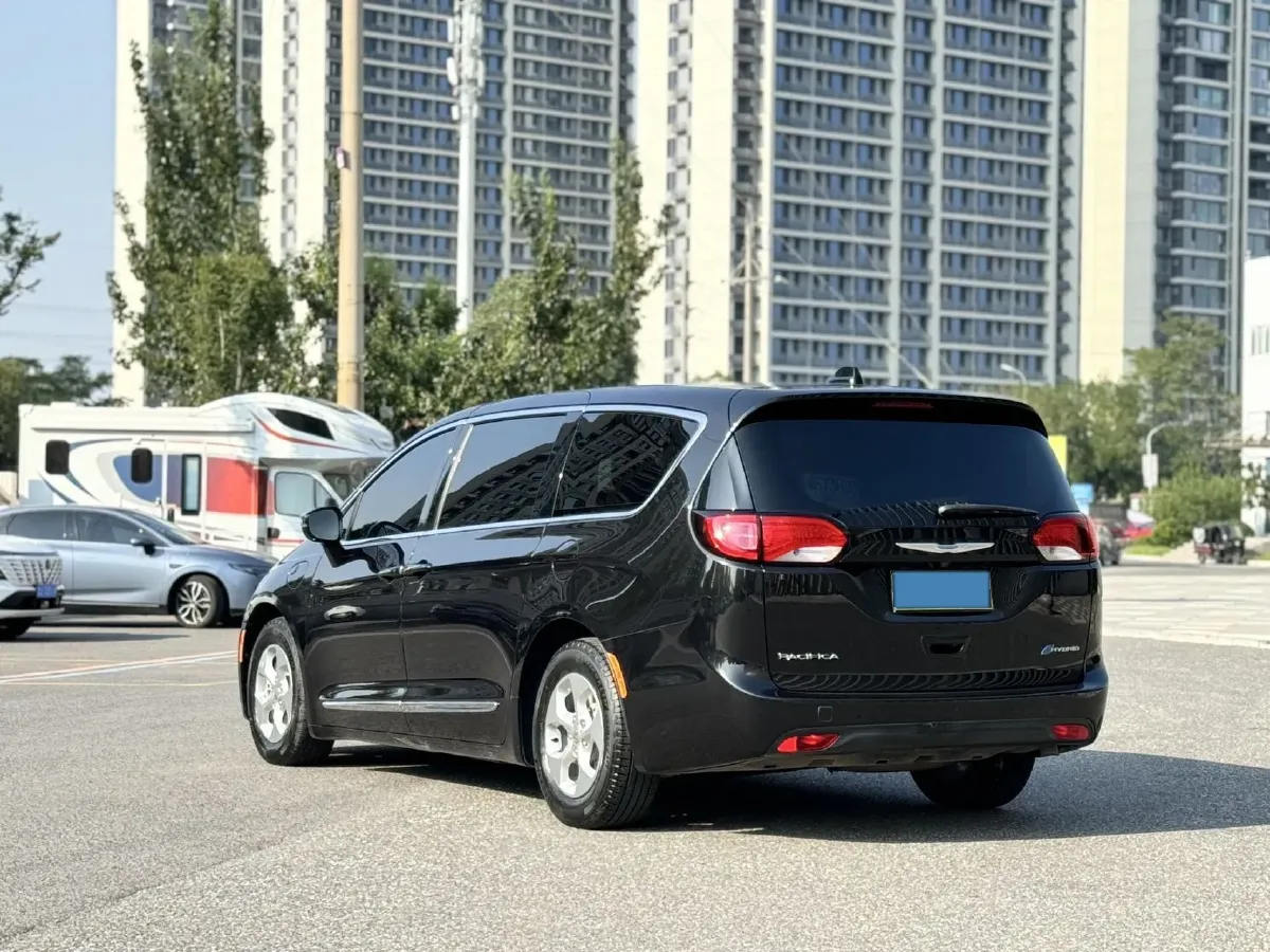 2018 Chrysler Pacifica 3.6L 245HP V6 E-CVT PHEV 16KWH,autocango,china used car exporter,china ev exporter,chinese used car exporter,chinese used ev exporter