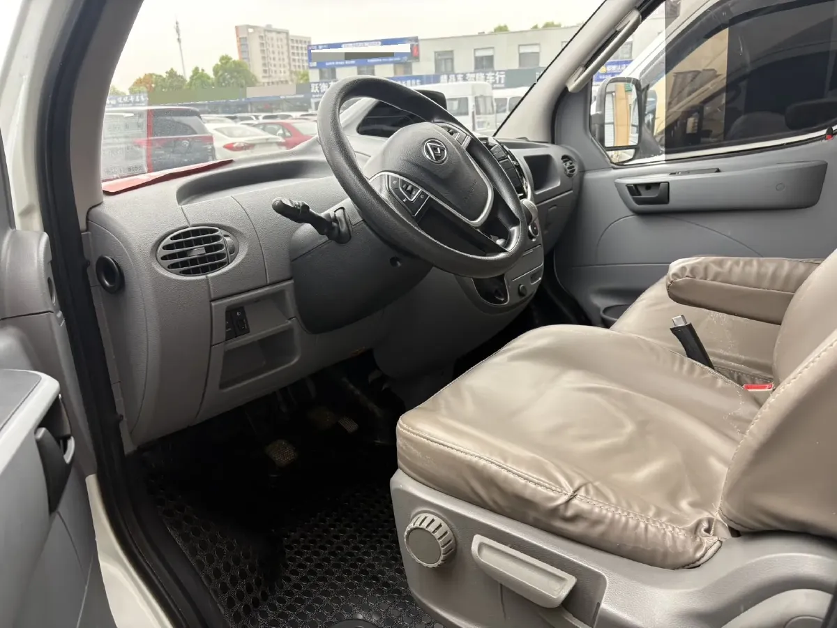 2021 MAXUS XinTu V80 2.0T 127HP L4 6MT,autocango,china used car exporter,china ev exporter,chinese used car exporter,chinese used ev exporter