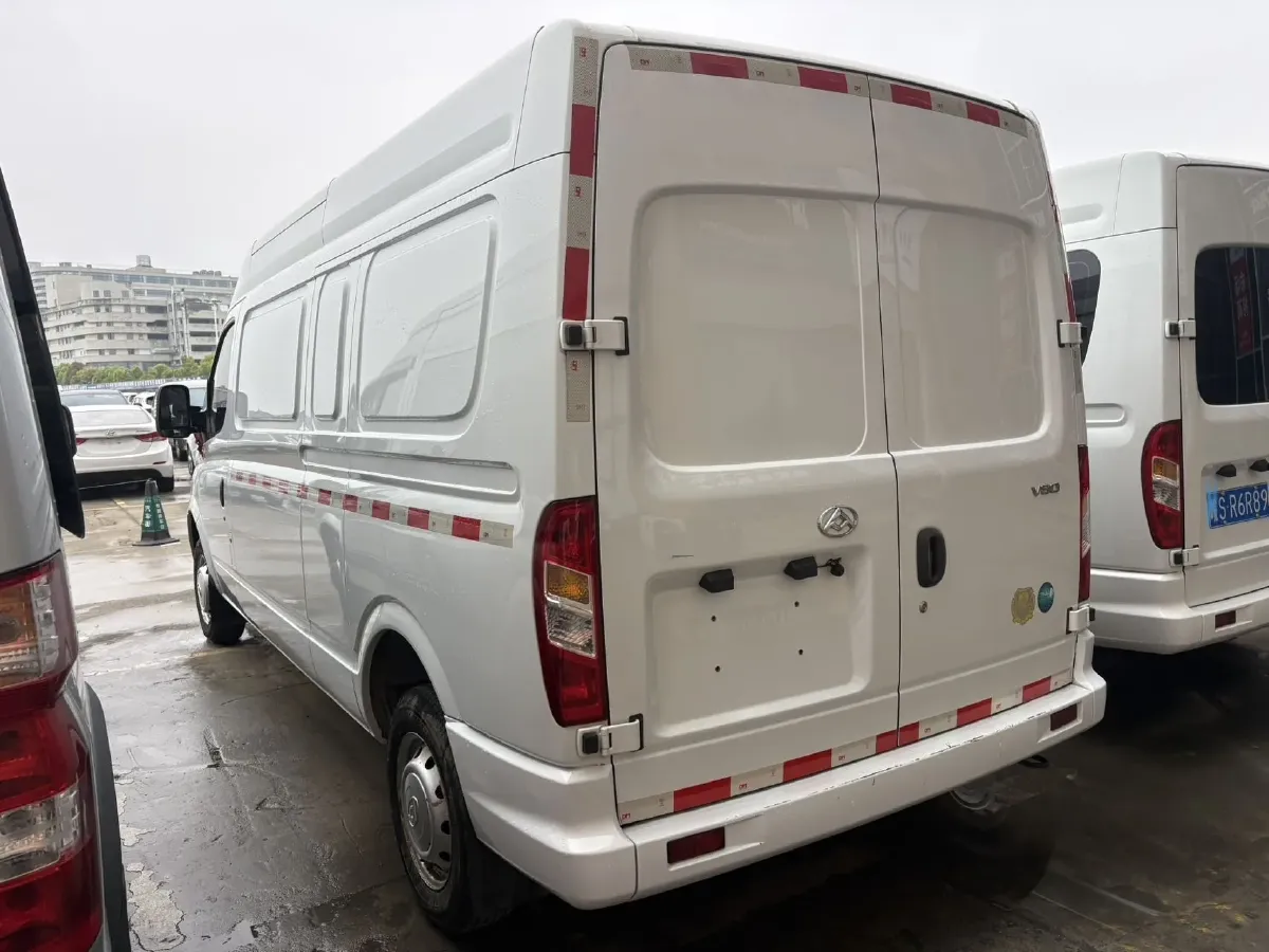 2021 MAXUS XinTu V80 2.0T 127HP L4 6MT,autocango,china used car exporter,china ev exporter,chinese used car exporter,chinese used ev exporter