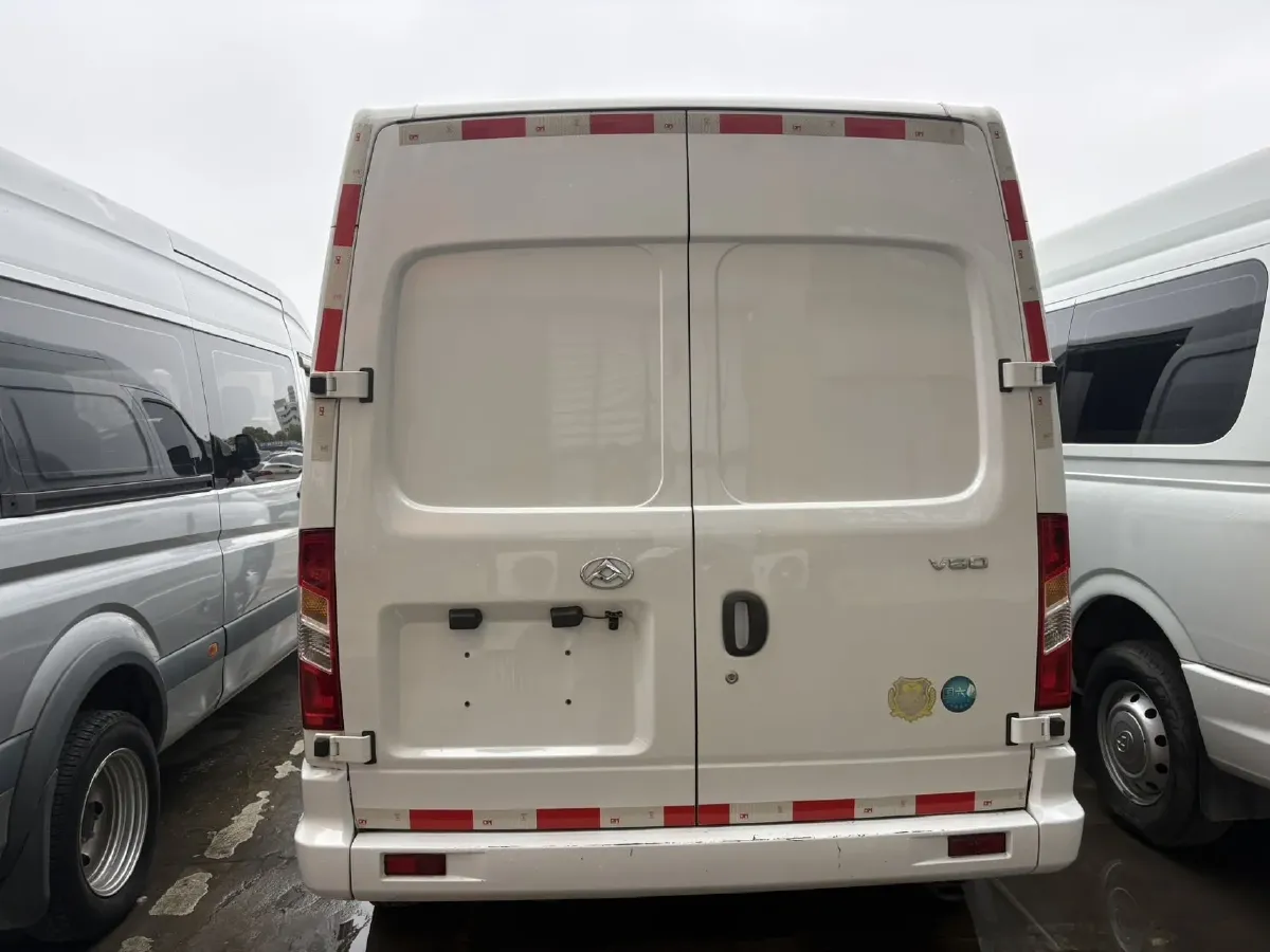 2021 MAXUS XinTu V80 2.0T 127HP L4 6MT,autocango,china used car exporter,china ev exporter,chinese used car exporter,chinese used ev exporter