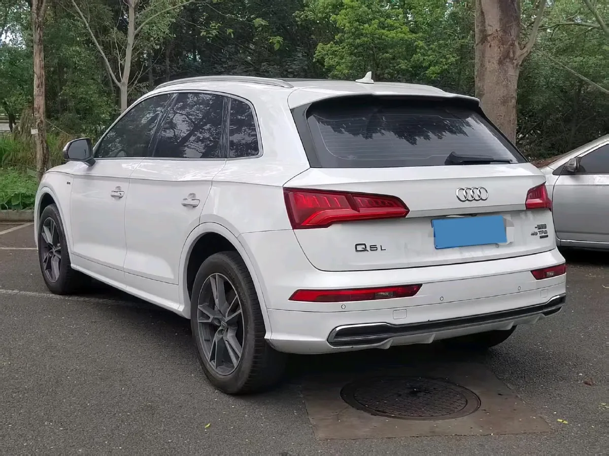 2018 Audi Q5L 2.0T 190HP L4 7DCT,autocango,china used car exporter,china ev exporter,chinese used car exporter,chinese used ev exporter