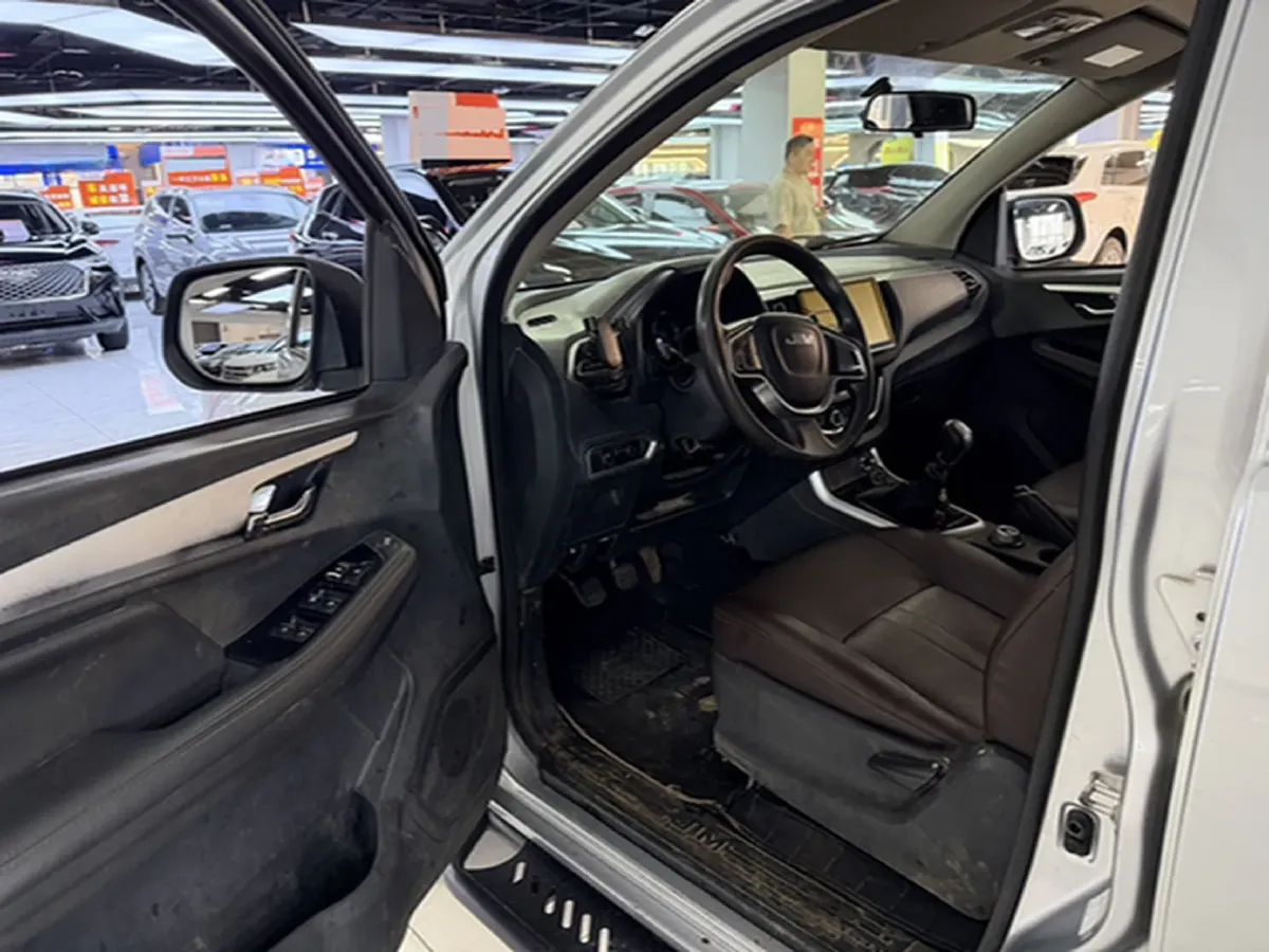 2022 Isuzu RE-MAX Jim 2.8T 120HP L4 5MT,autocango,china used car exporter,china ev exporter,chinese used car exporter,chinese used ev exporter