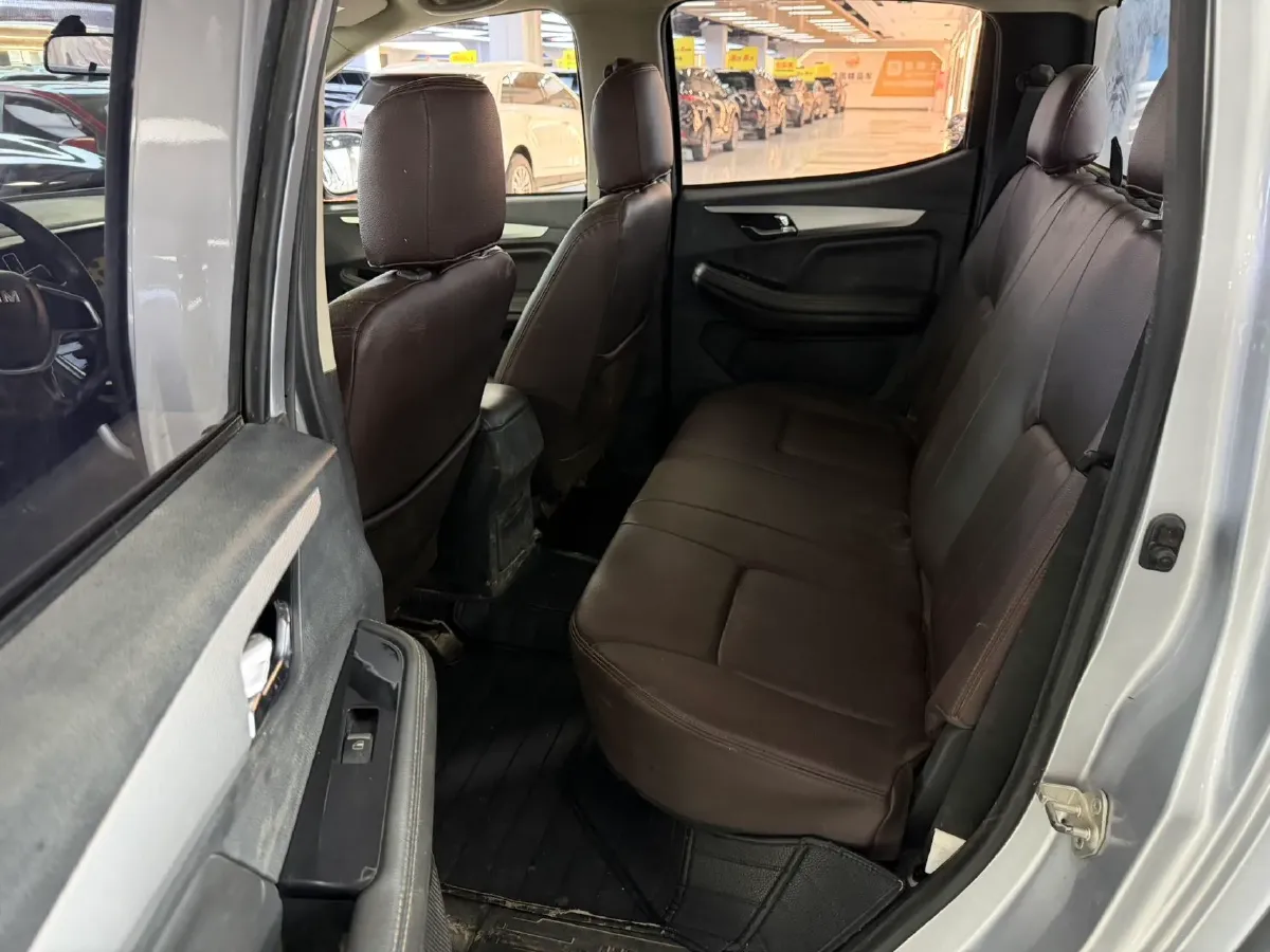 2022 Isuzu RE-MAX Jim 2.8T 120HP L4 5MT,autocango,china used car exporter,china ev exporter,chinese used car exporter,chinese used ev exporter