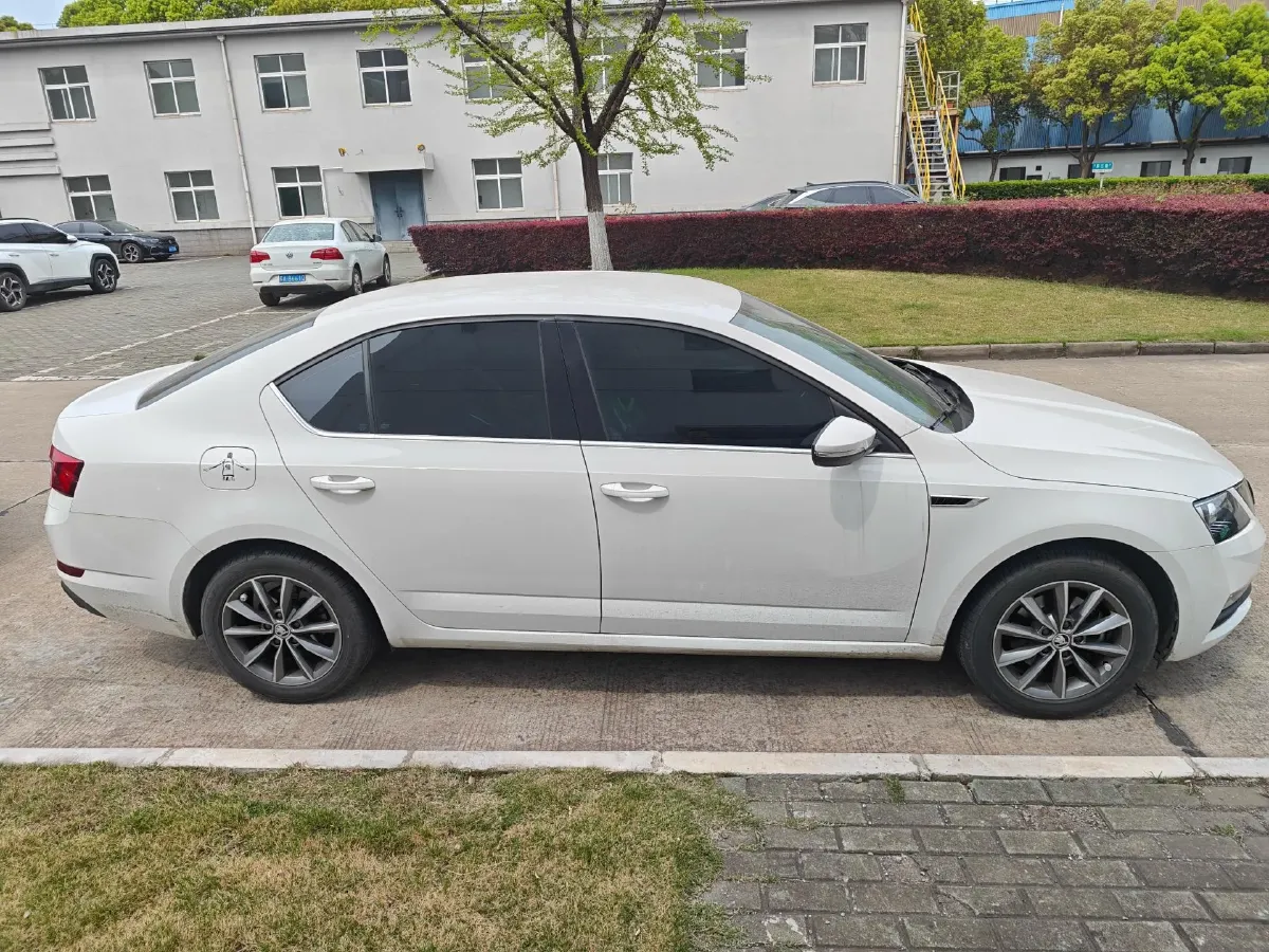 2019 Skoda Octavia 1.5L 116HP L4 6AT,autocango,china used car exporter,china ev exporter,chinese used car exporter,chinese used ev exporter