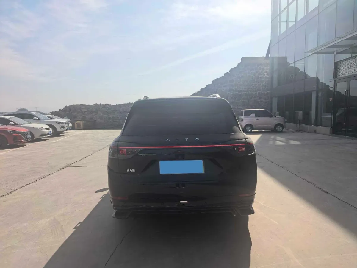 2025 AITO AITO M9 REEV 160HP REEV 52KWH,autocango,china used car exporter,china ev exporter,chinese used car exporter,chinese used ev exporter