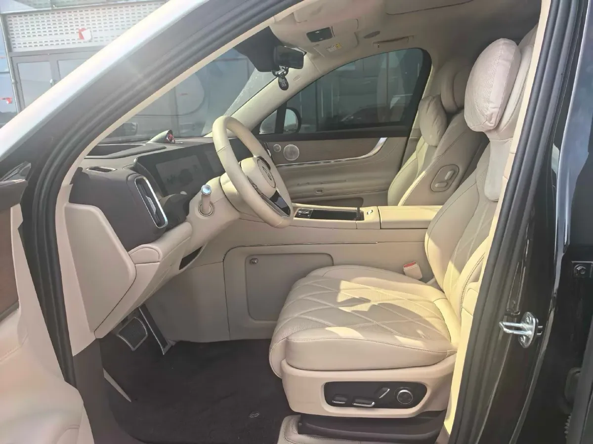 2025 AITO AITO M9 REEV 160HP REEV 52KWH,autocango,china used car exporter,china ev exporter,chinese used car exporter,chinese used ev exporter