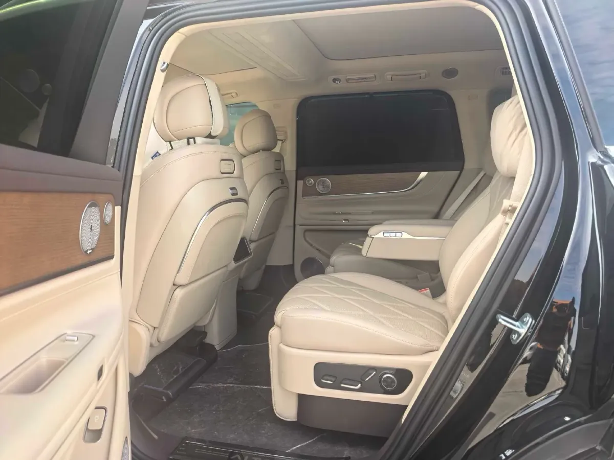 2025 AITO AITO M9 REEV 160HP REEV 52KWH,autocango,china used car exporter,china ev exporter,chinese used car exporter,chinese used ev exporter