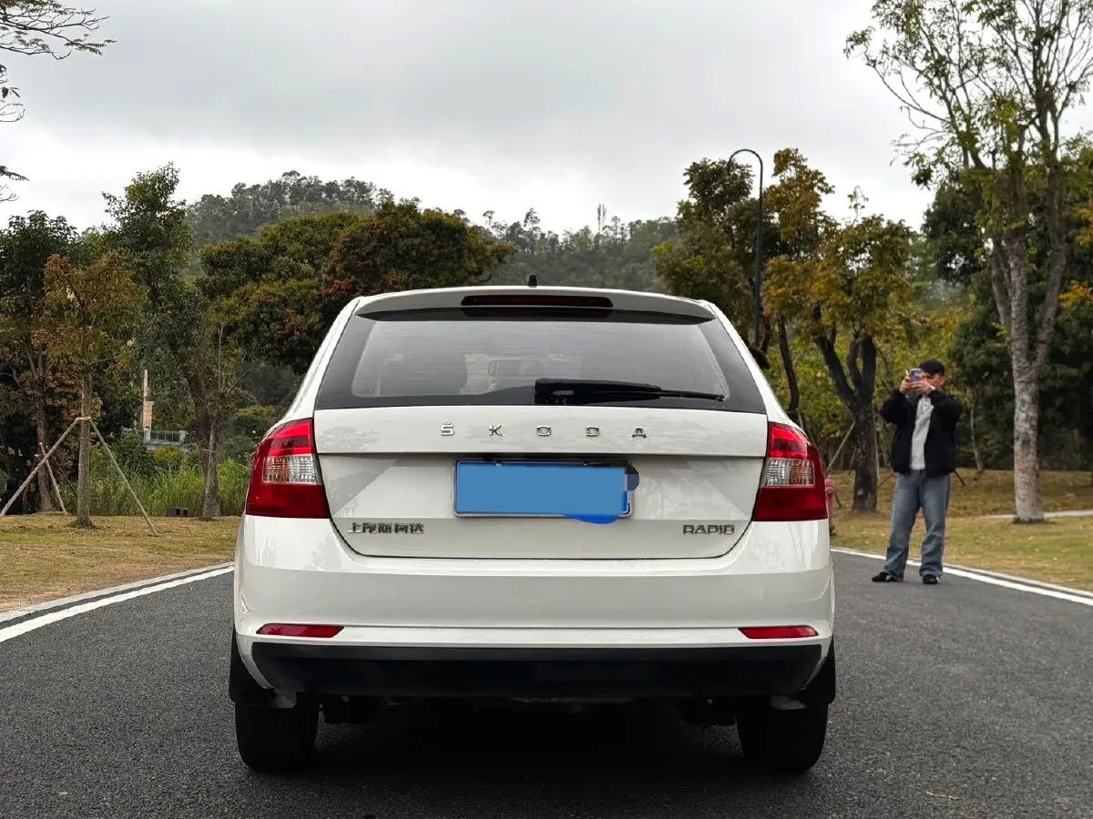 2019 Skoda Rapid Spaceback 1.5L 110HP L4 6AT,autocango,china used car exporter,china ev exporter,chinese used car exporter,chinese used ev exporter