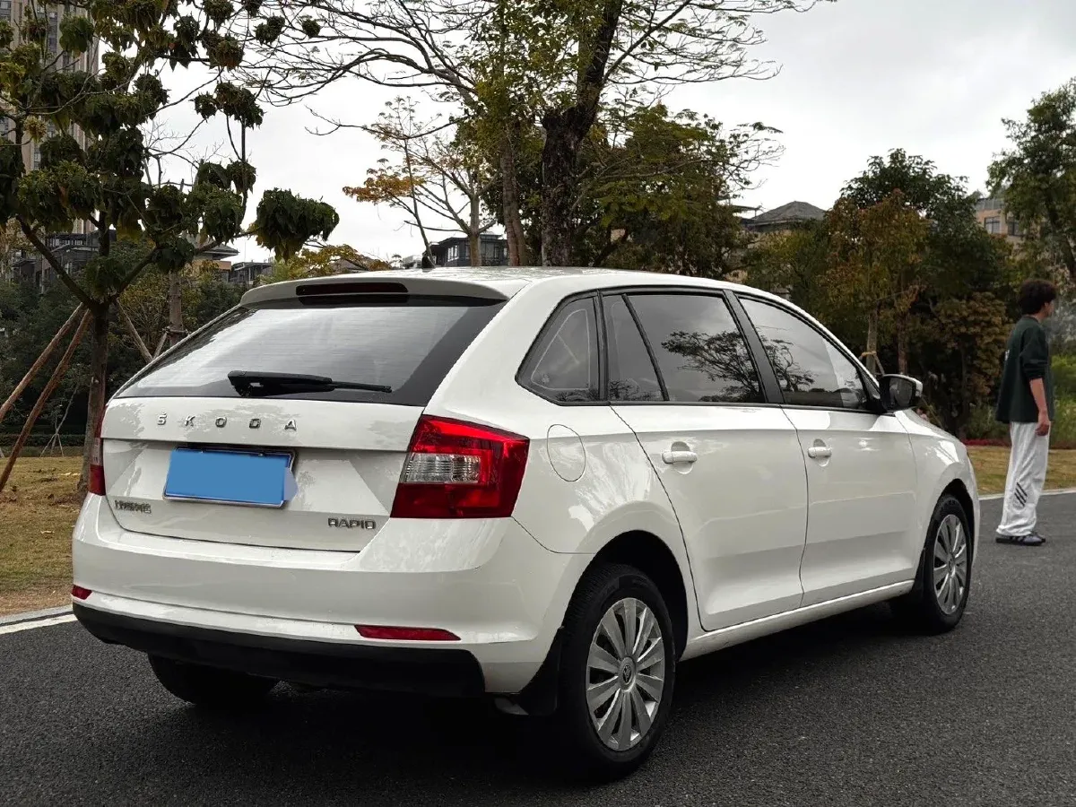 2019 Skoda Rapid Spaceback 1.5L 110HP L4 6AT,autocango,china used car exporter,china ev exporter,chinese used car exporter,chinese used ev exporter