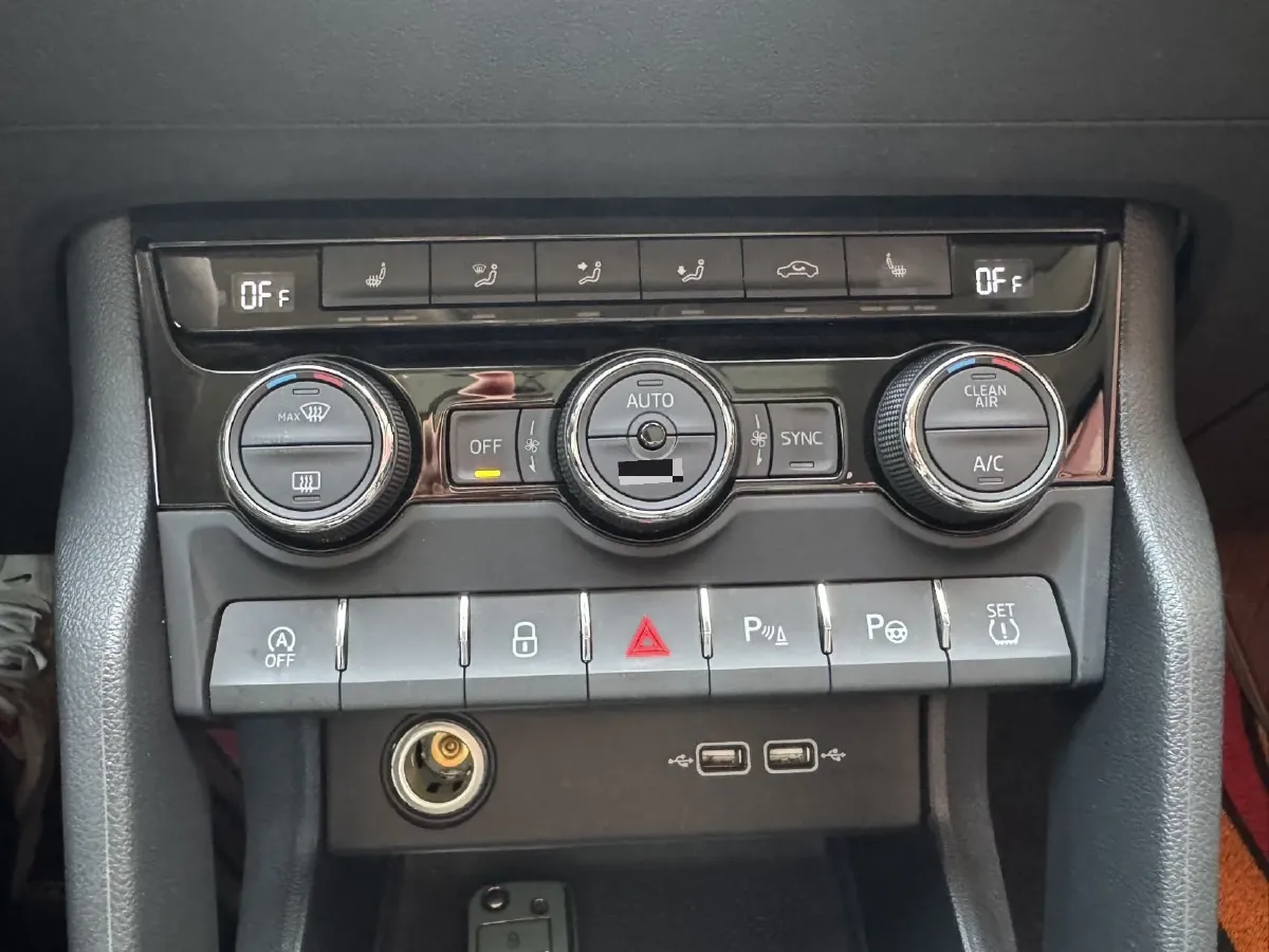 2021 Skoda Karoq 1.4T 150HP L4 7DCT,autocango,china used car exporter,china ev exporter,chinese used car exporter,chinese used ev exporter