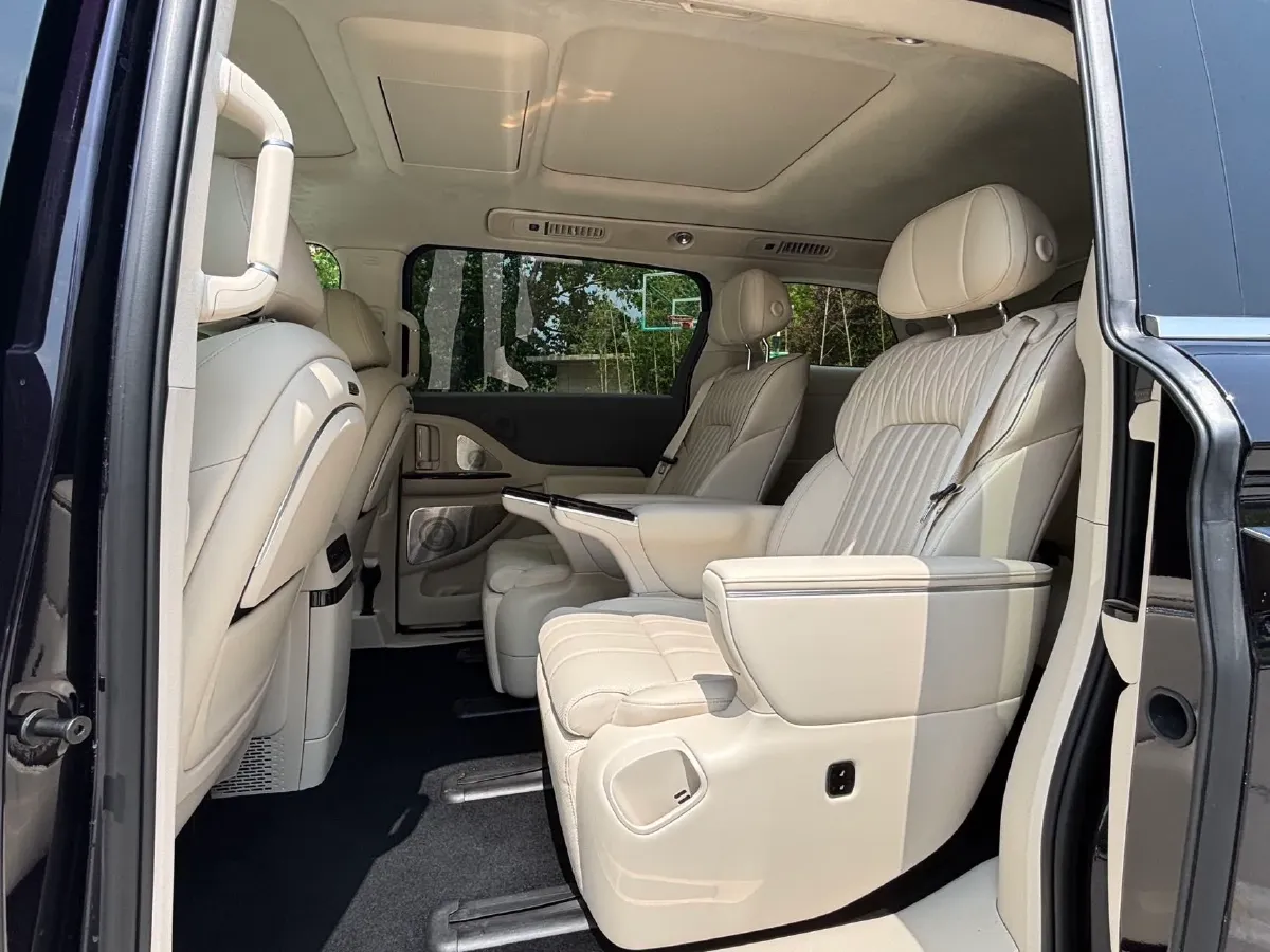 2025 Voyah Dream 1.5T 150HP L4 PHEV 41.7KWH,autocango,china used car exporter,china ev exporter,chinese used car exporter,chinese used ev exporter