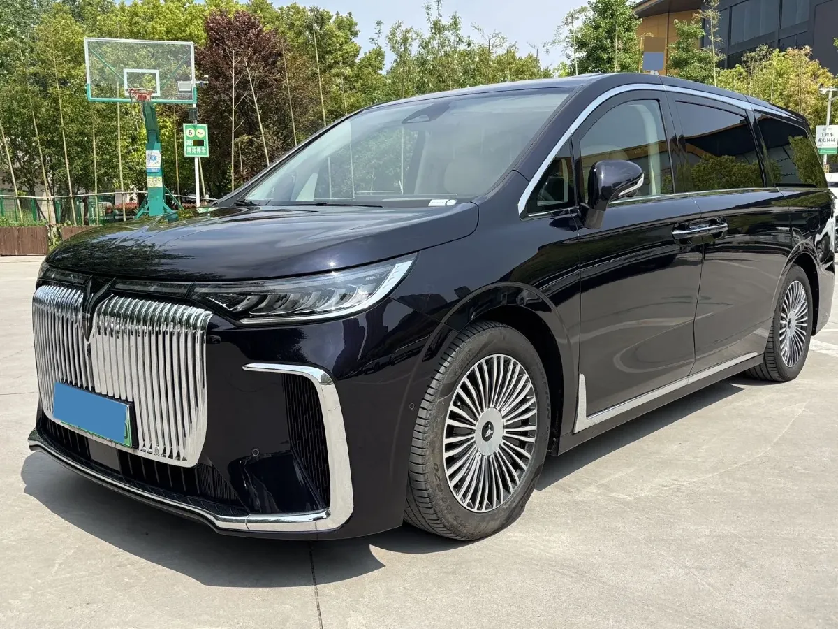 2025 Voyah Dream 1.5T 150HP L4 PHEV 41.7KWH,autocango,china used car exporter,china ev exporter,chinese used car exporter,chinese used ev exporter