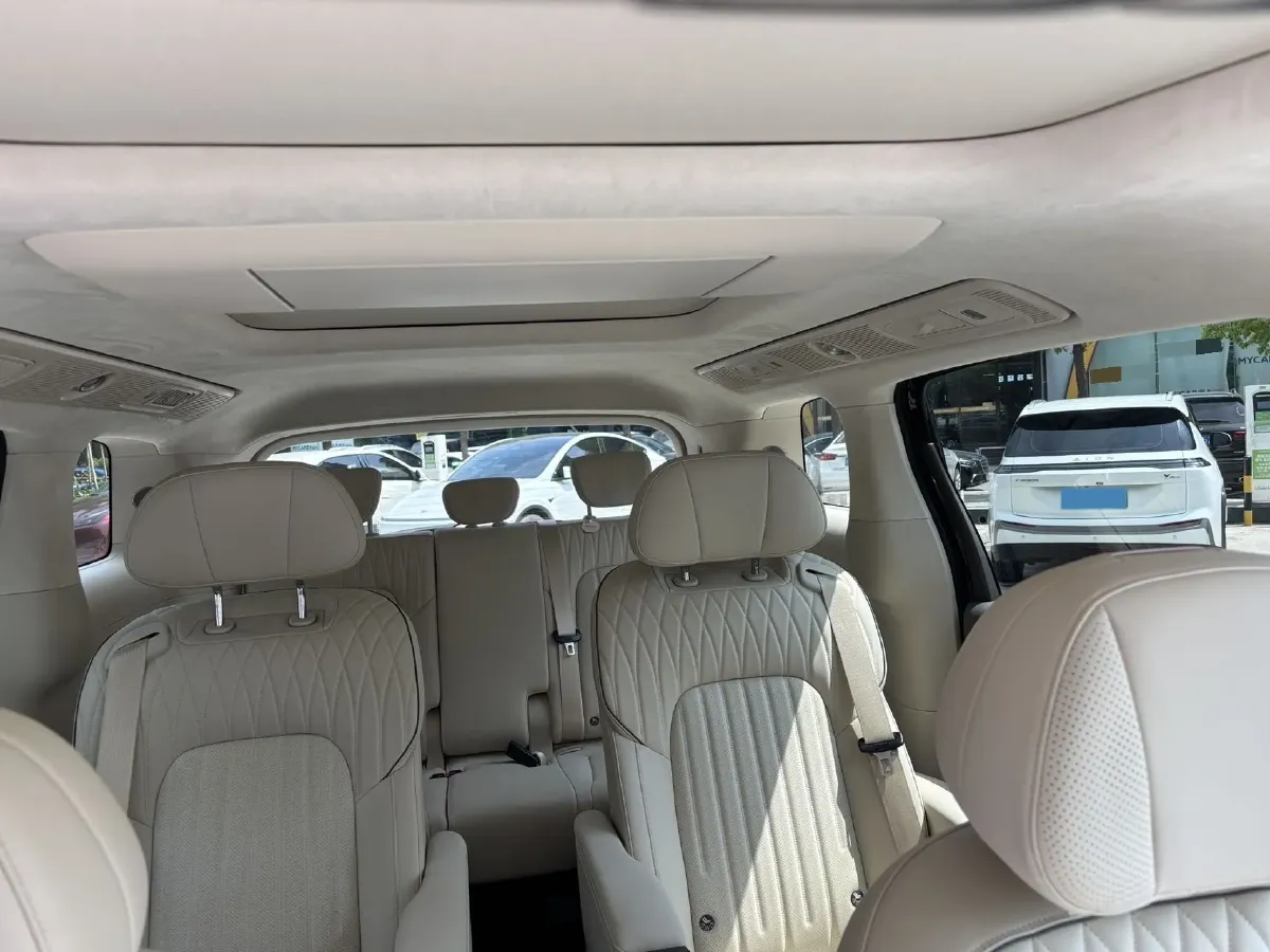 2025 Voyah Dream 1.5T 150HP L4 PHEV 41.7KWH,autocango,china used car exporter,china ev exporter,chinese used car exporter,chinese used ev exporter