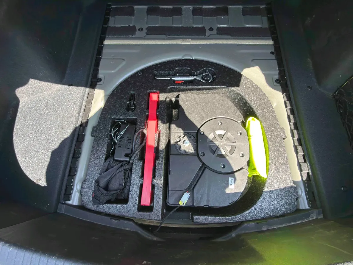 2024 HongQi H5 2.0T 224HP L4 8AT,autocango,china used car exporter,china ev exporter,chinese used car exporter,chinese used ev exporter